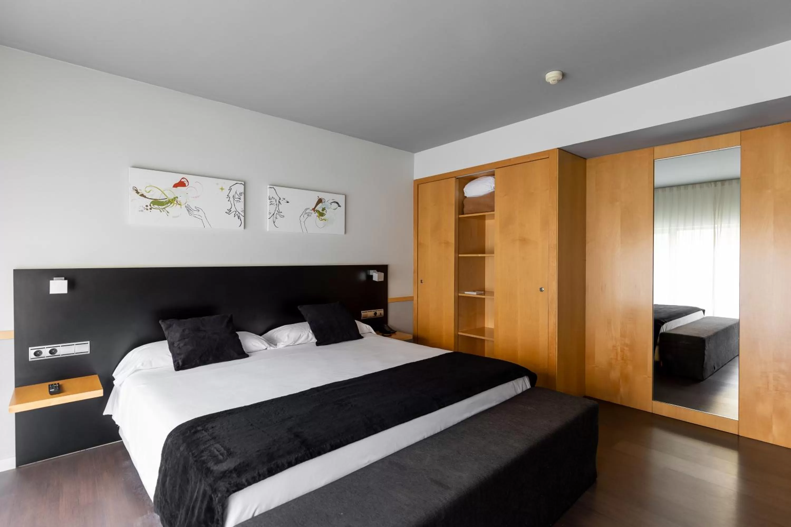 Photo of the whole room, Bed in Onix Liceo