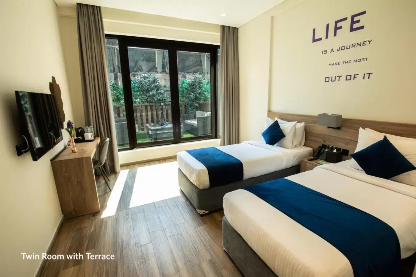 Deluxe Twin Room with Terrace in Grand Kingsgate Waterfront Hotel by Millennium