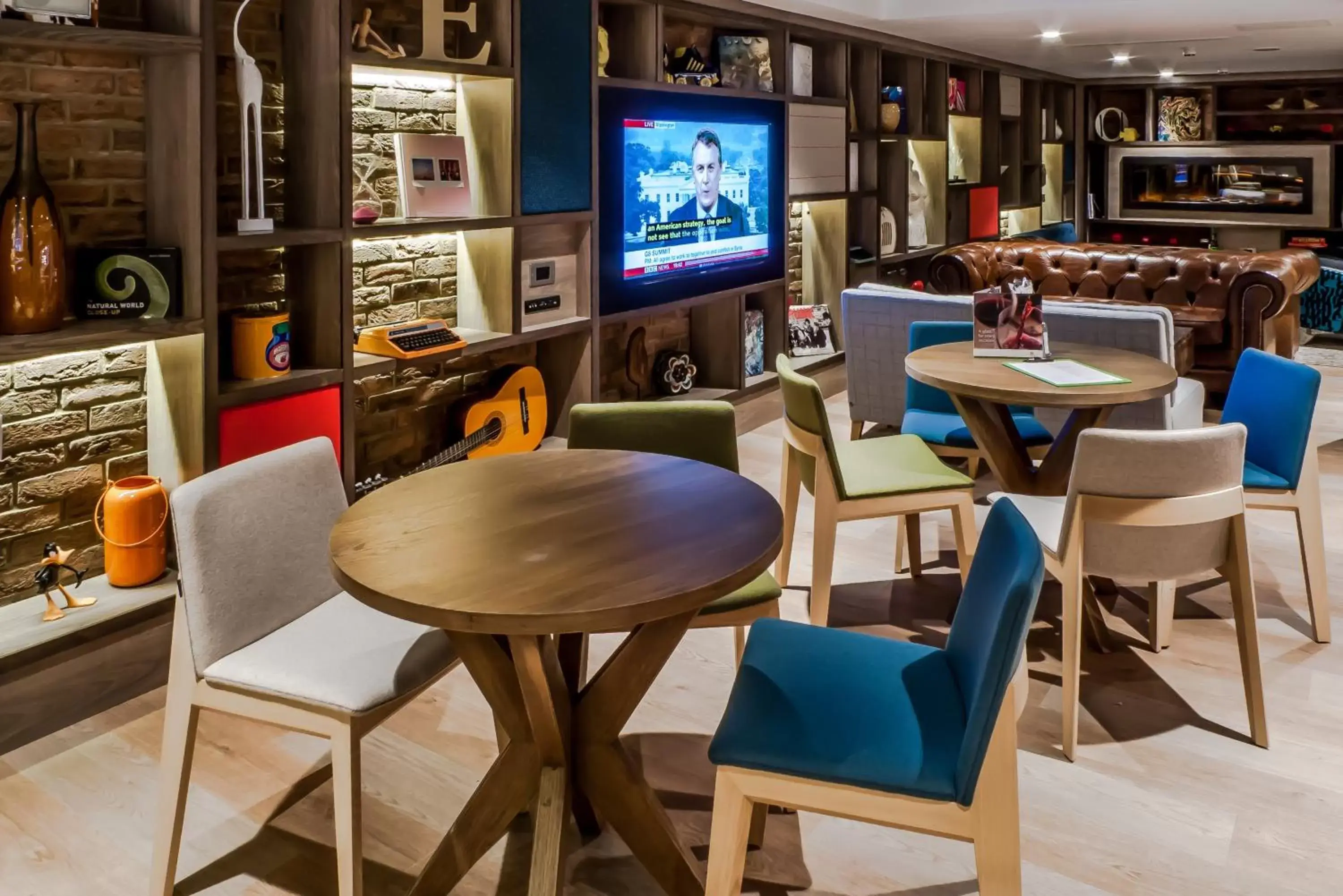 Lounge or bar, Restaurant/Places to Eat in Holiday Inn London Camden Lock, an IHG Hotel
