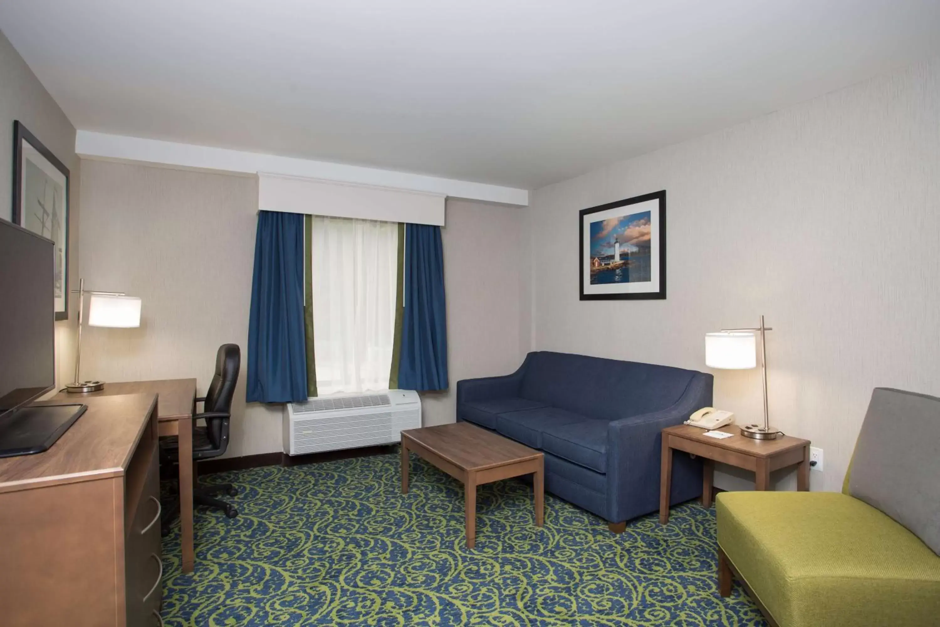 Living room, Seating Area in Best Western Plus Portsmouth Hotel & Suites