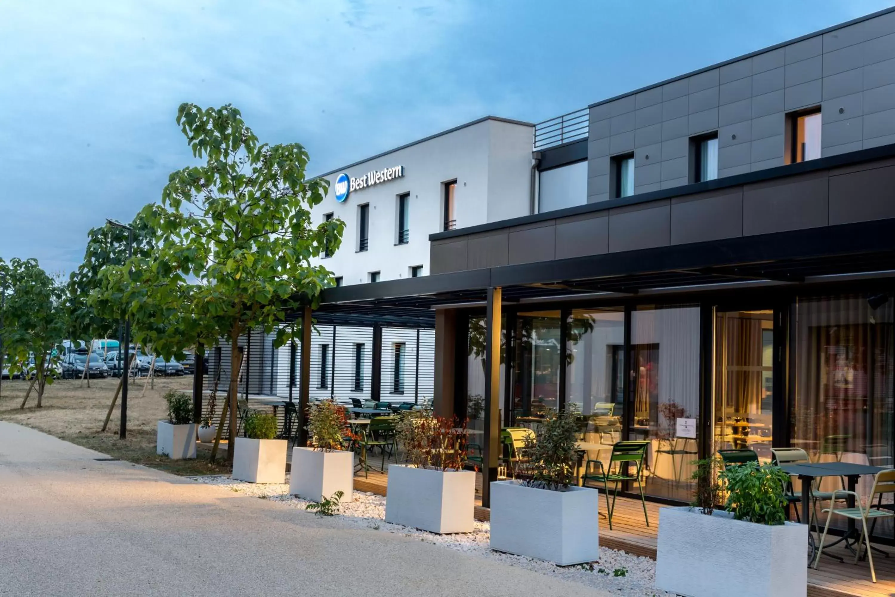 Property Building in BEST WESTERN HOTEL DIJON QUETIGNY