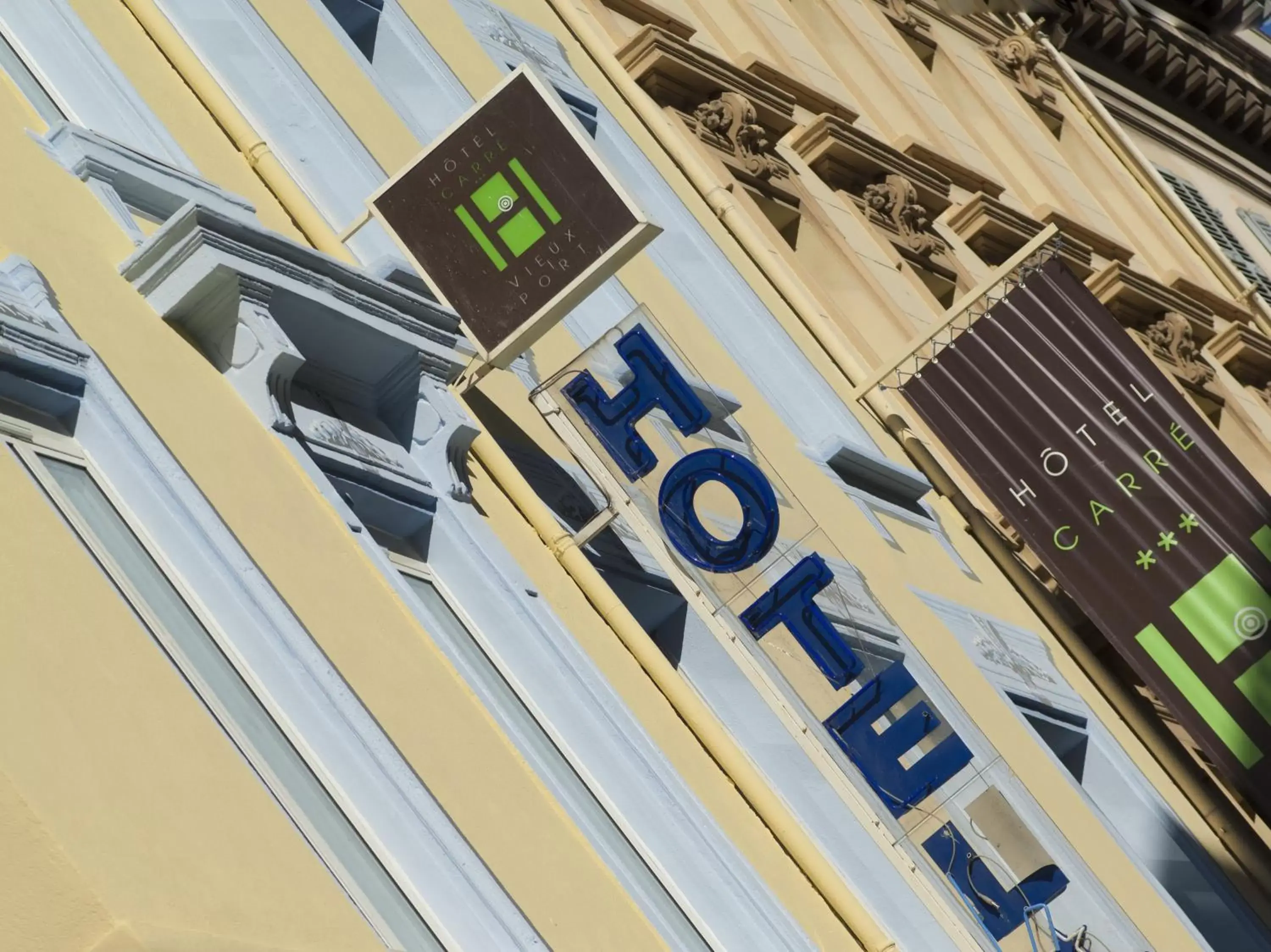 Facade/entrance in Hôtel Carré Vieux Port