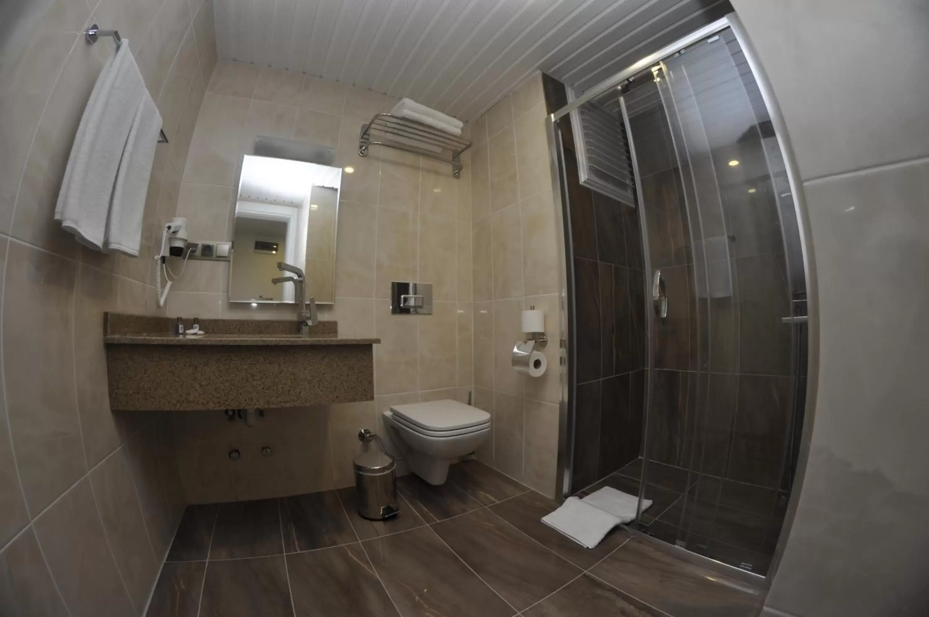 Bathroom in Ozyigit Otel