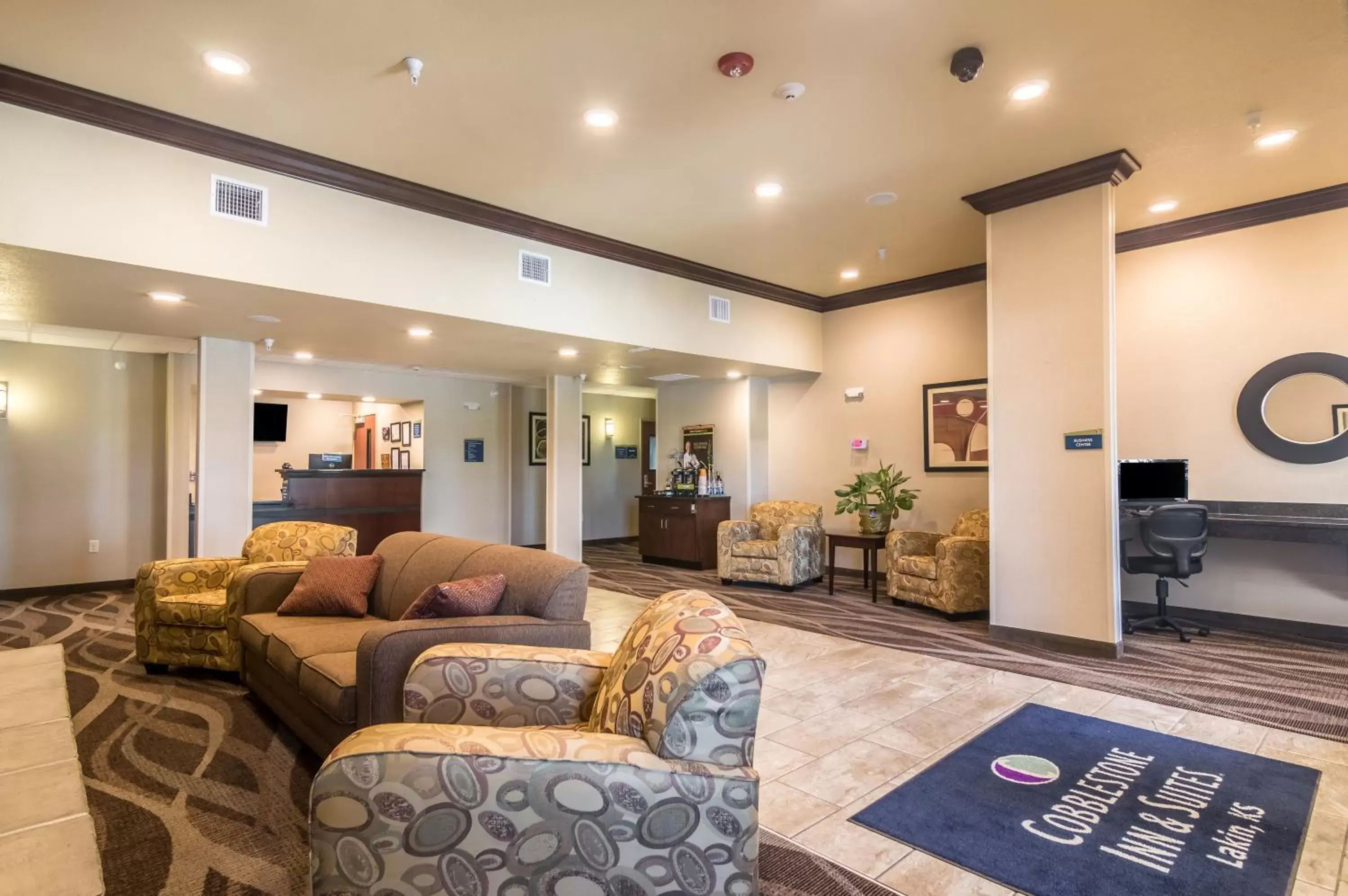 Communal lounge/ TV room, Lobby/Reception in Cobblestone Inn & Suites - Lakin