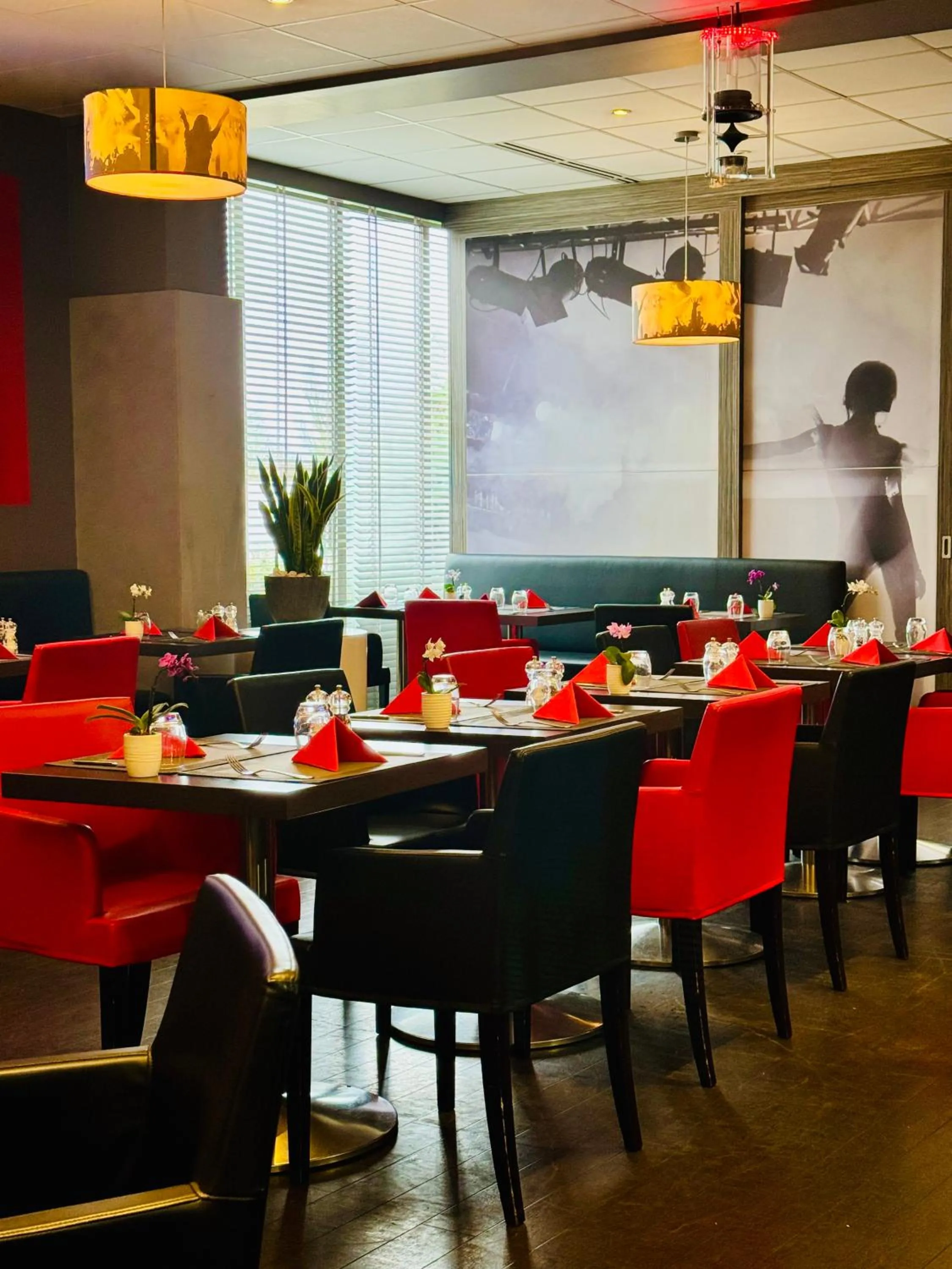 Restaurant/places to eat in Best Western Plus Paris Orly Airport