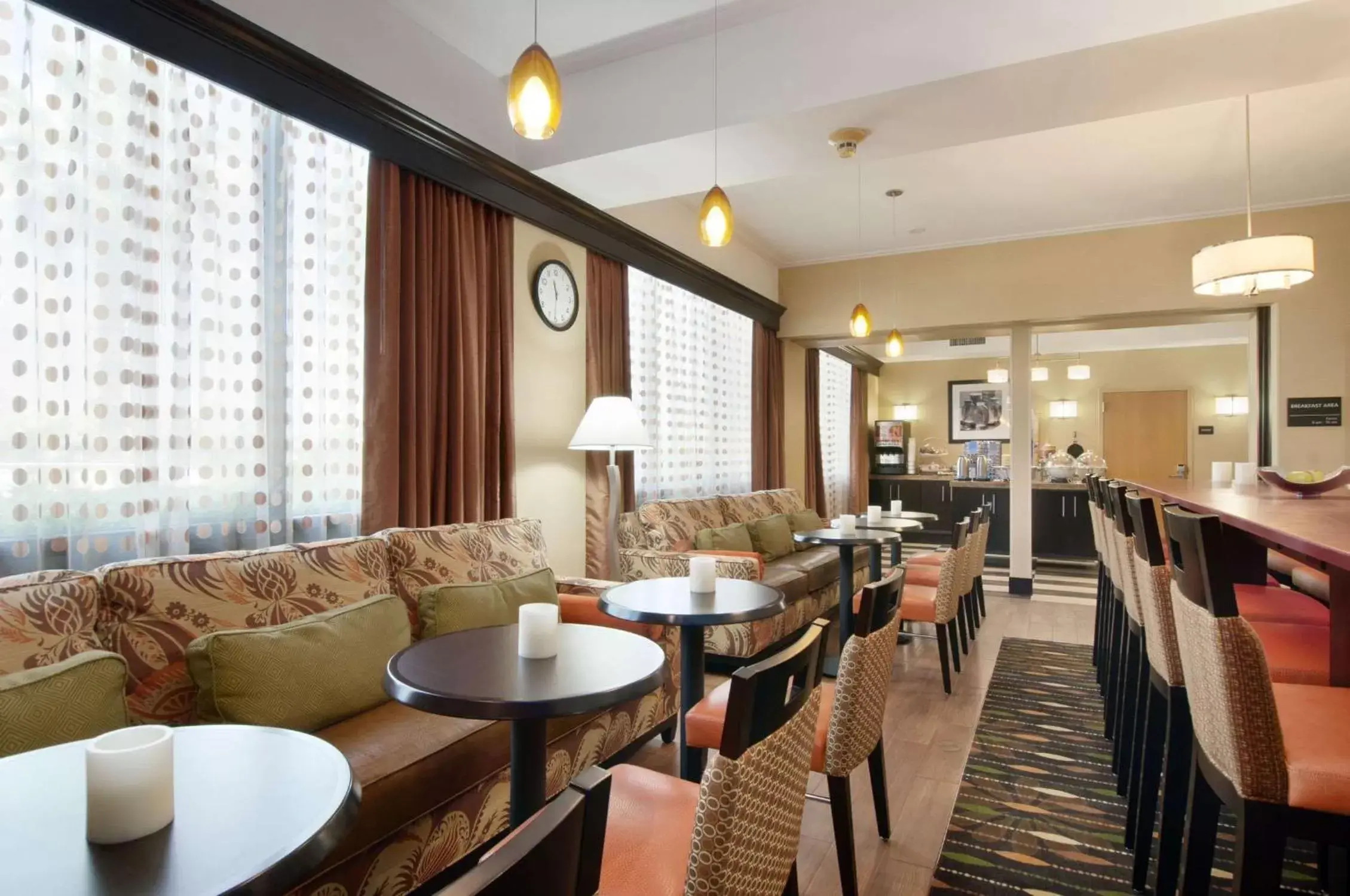Dining area, Lounge/Bar in Hampton Inn - Houston/Brookhollow