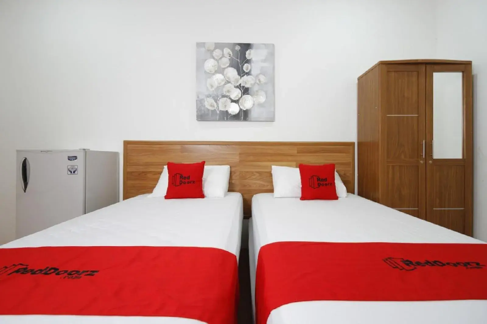 Bedroom, Bed in RedDoorz Plus near Plaza Indonesia