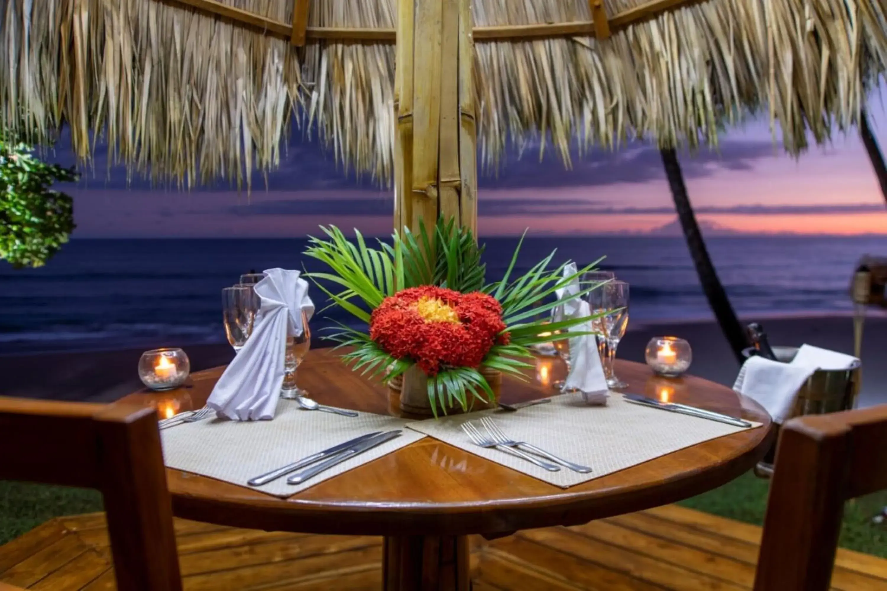 Restaurant/places to eat in Tango Mar Beachfront Boutique Hotel & Villas