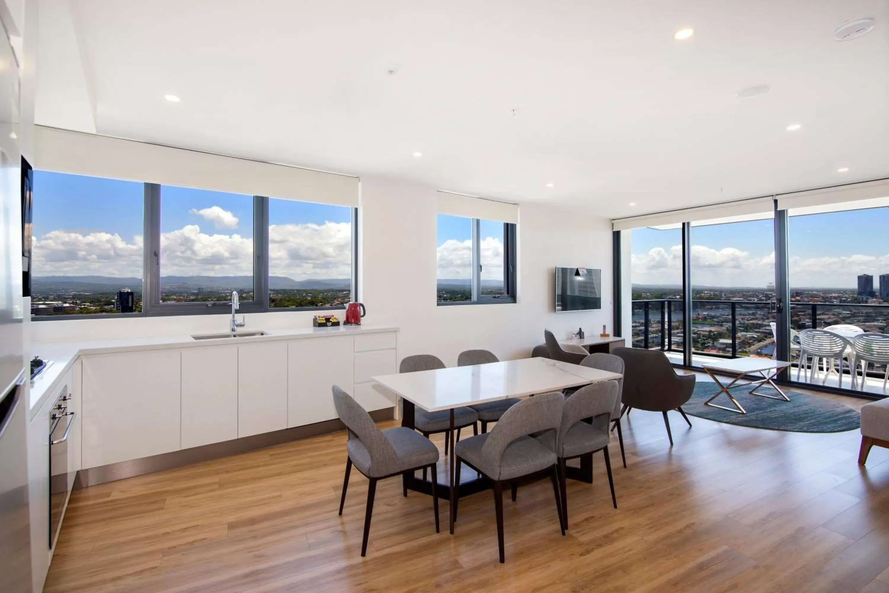 Dining Area in Ruby Gold Coast by CLLIX