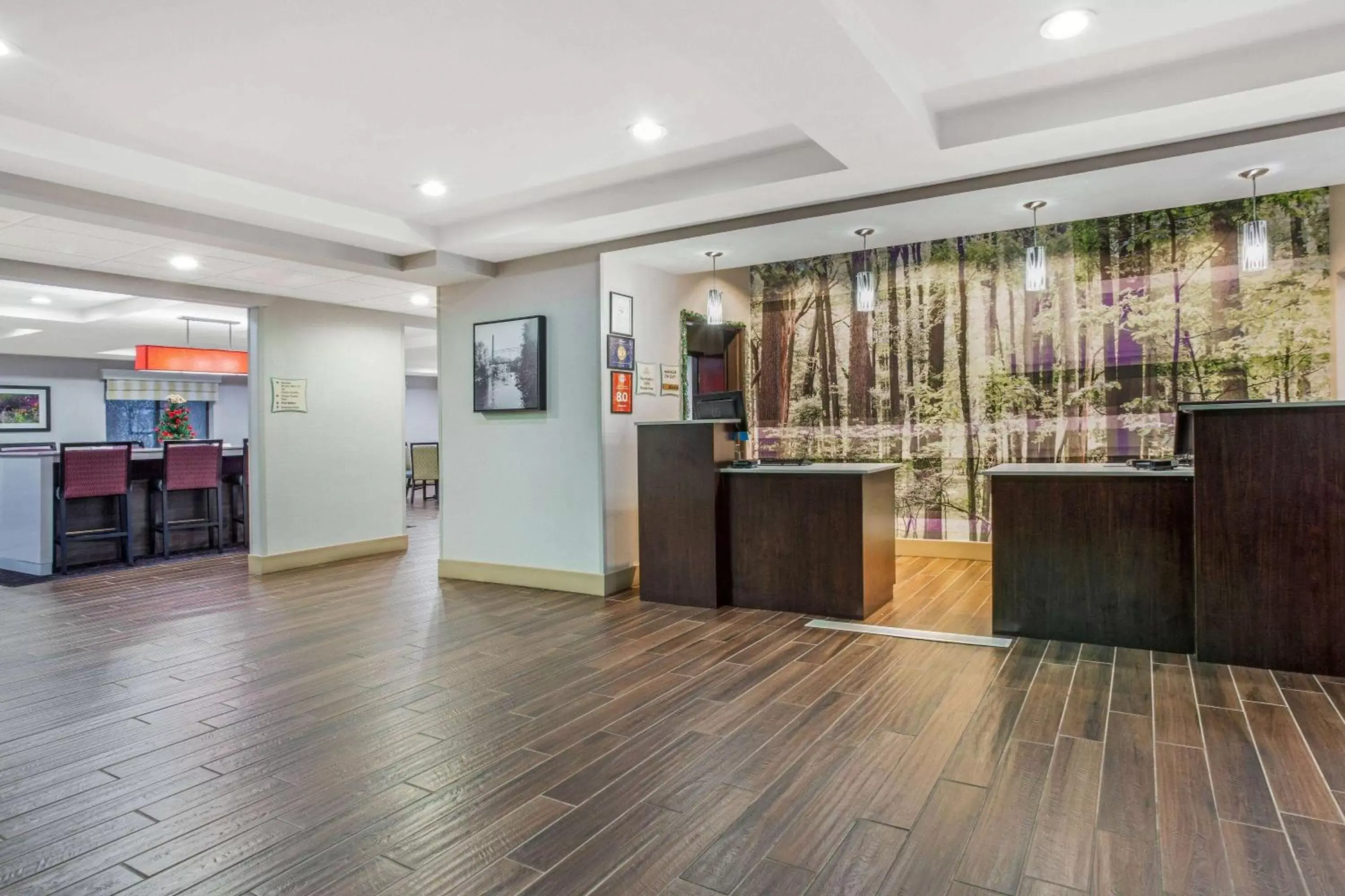 Lobby or reception in La Quinta by Wyndham Norwich-Plainfield-Casino Lobby or reception in La Quinta by Wyndham Norwich-Plainfield-Casino