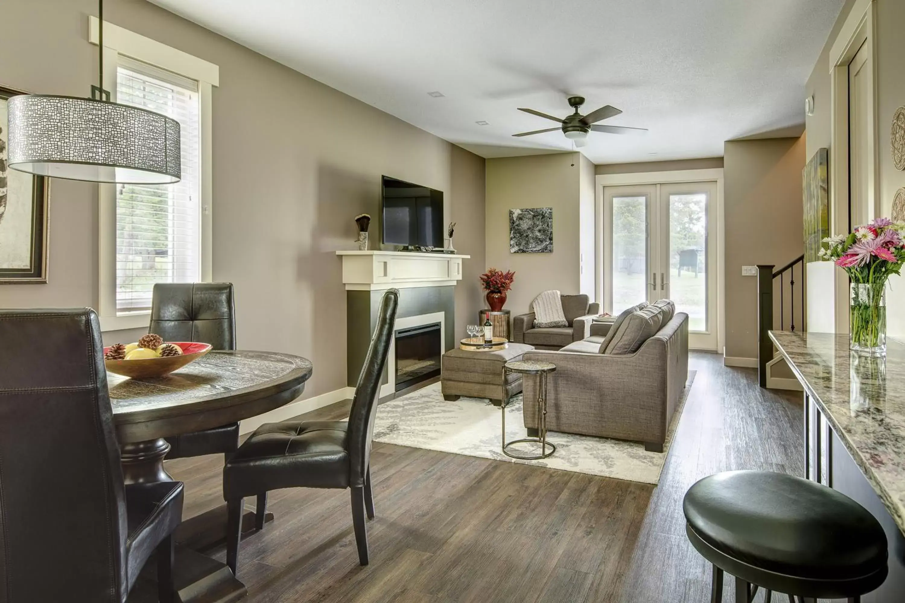 Living room in Bighorn Meadows Resort Living room in Bighorn Meadows Resort