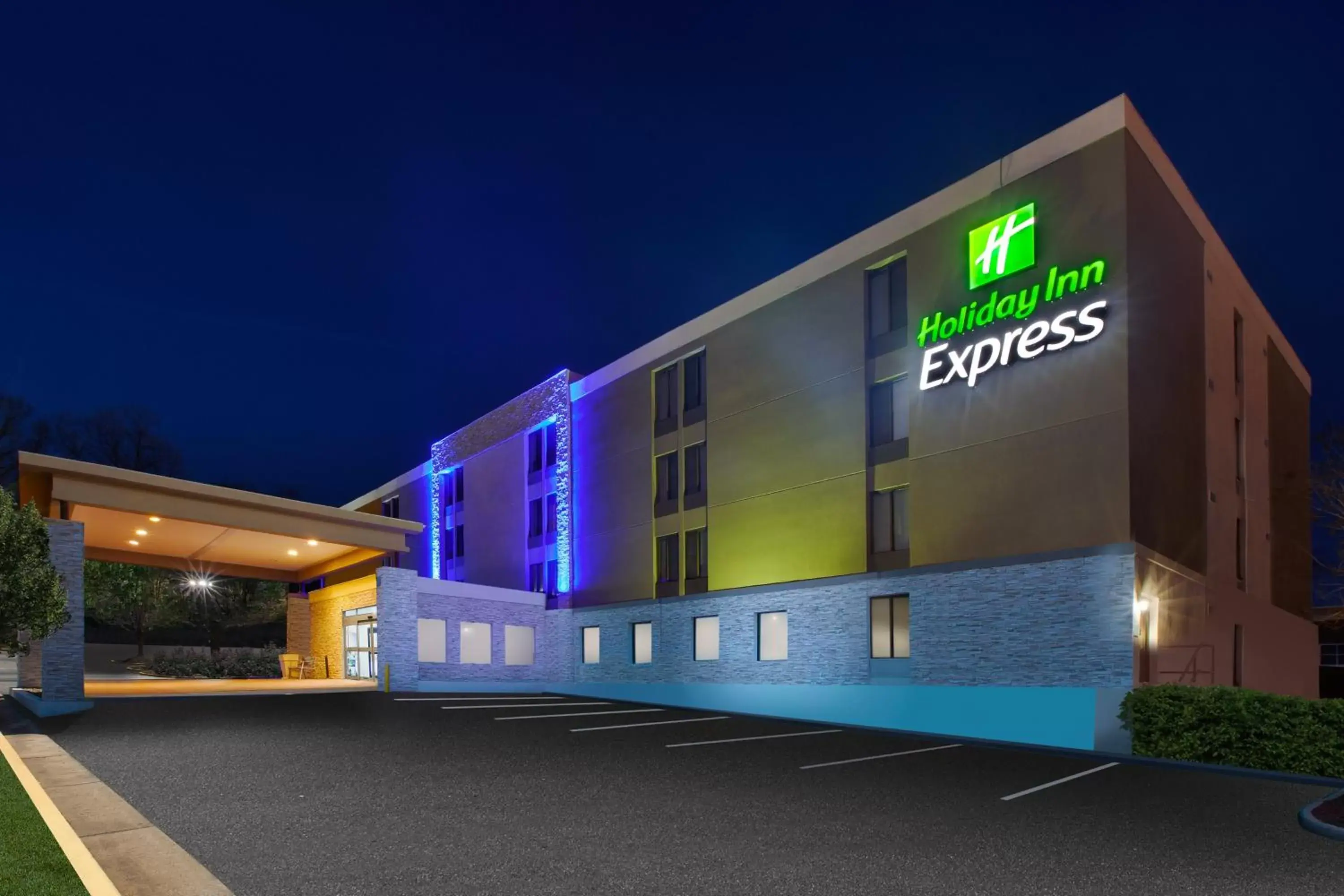 Property Building in Holiday Inn Express Fairfax-Arlington Boulevard, an IHG Hotel