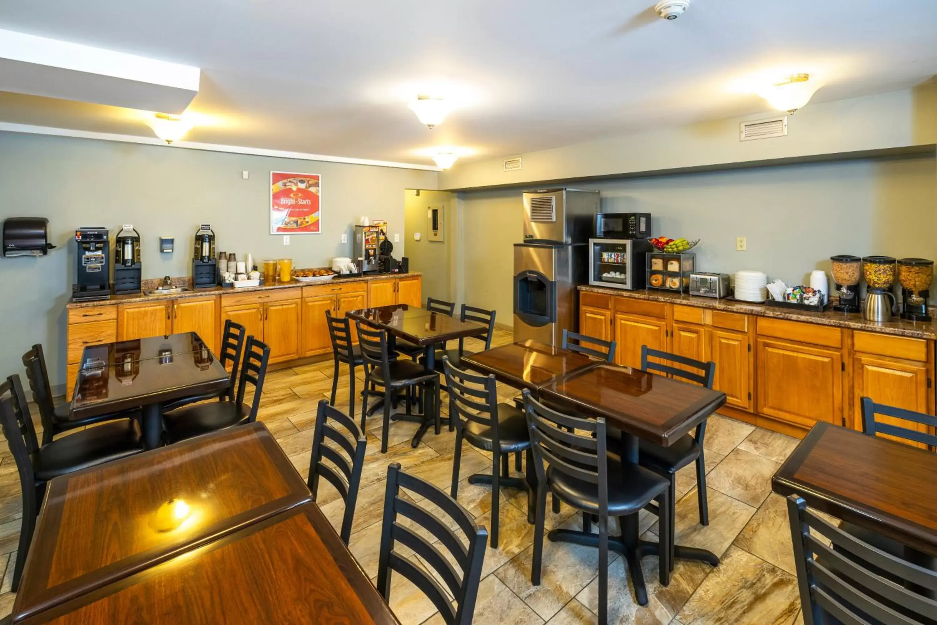 Continental breakfast, Restaurant/Places to Eat in Econo Lodge Miramichi