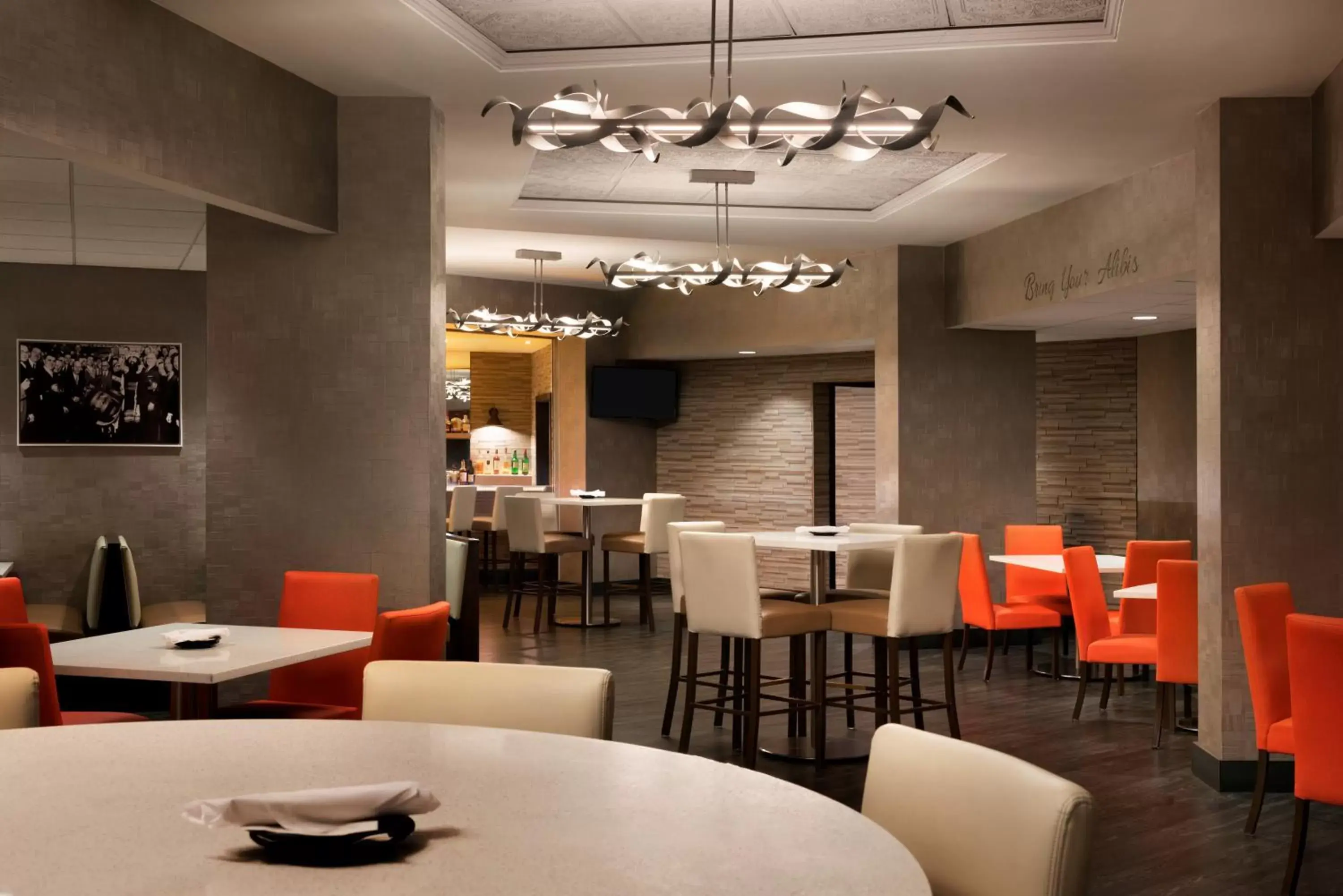 Lounge or bar, Restaurant/Places to Eat in Radisson Hotel Cincinnati Riverfront