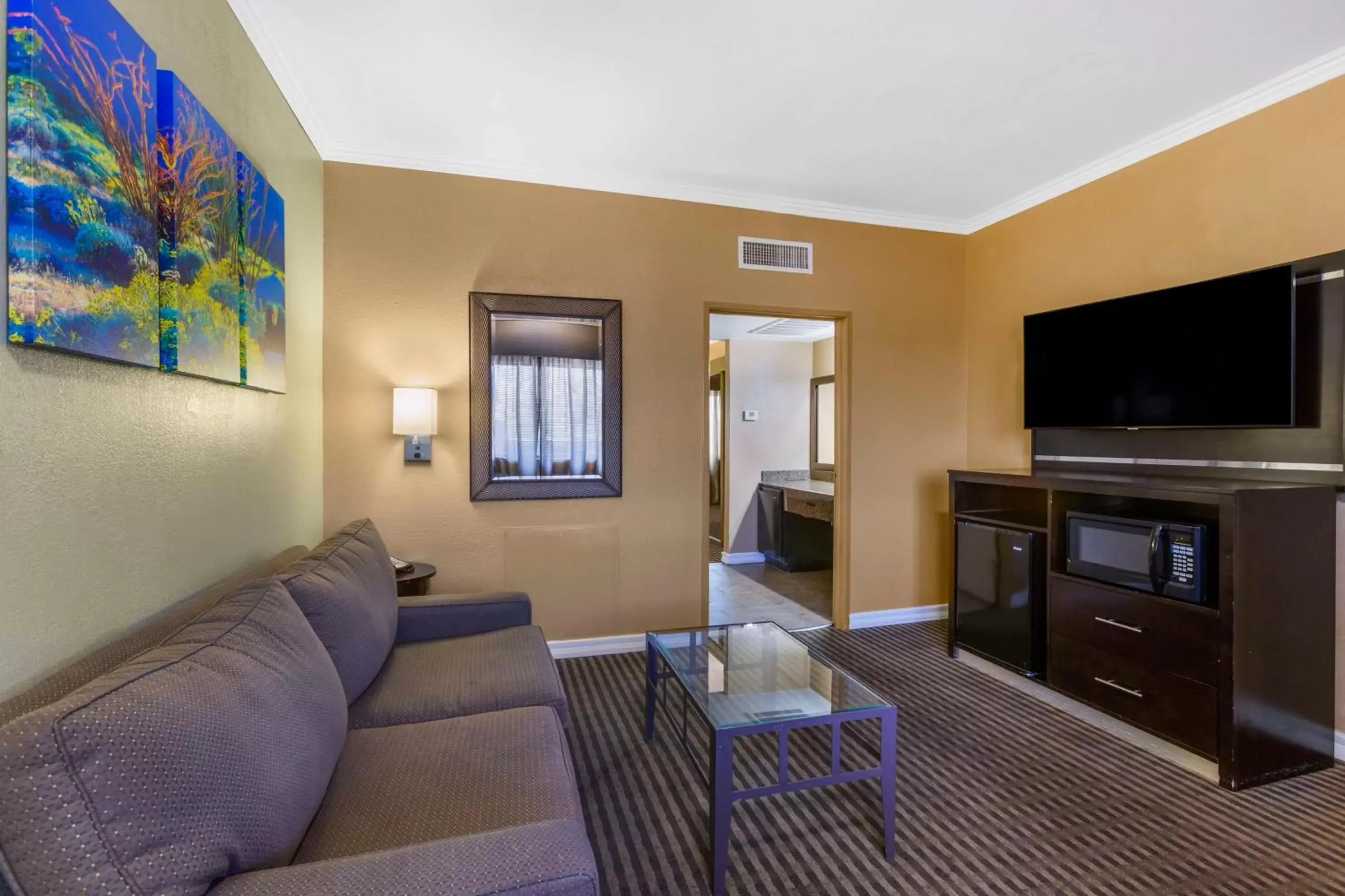 Bedroom, Seating Area in Best Western Royal Sun Inn & Suites