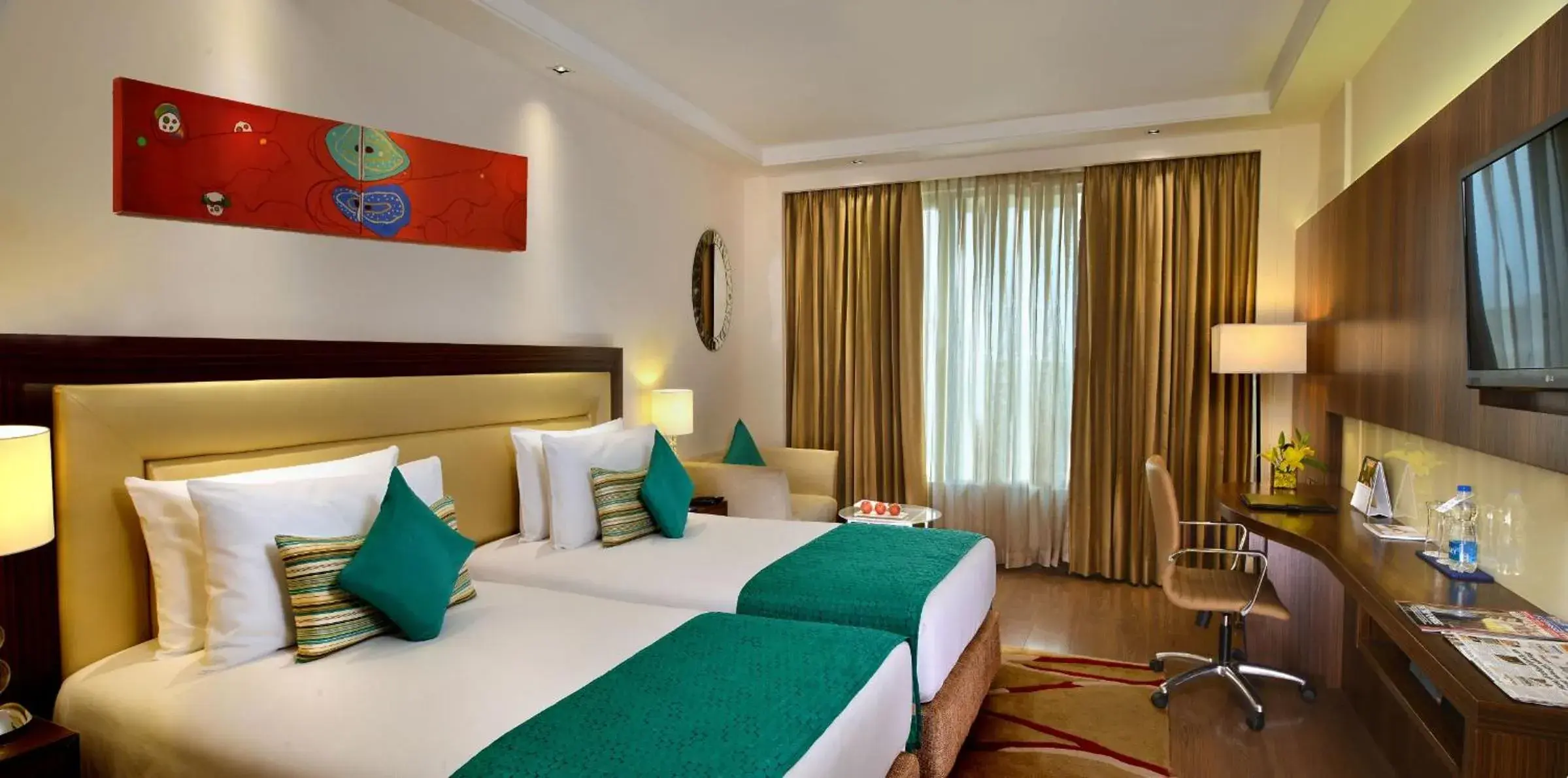 Bed in Golden Tulip Lucknow