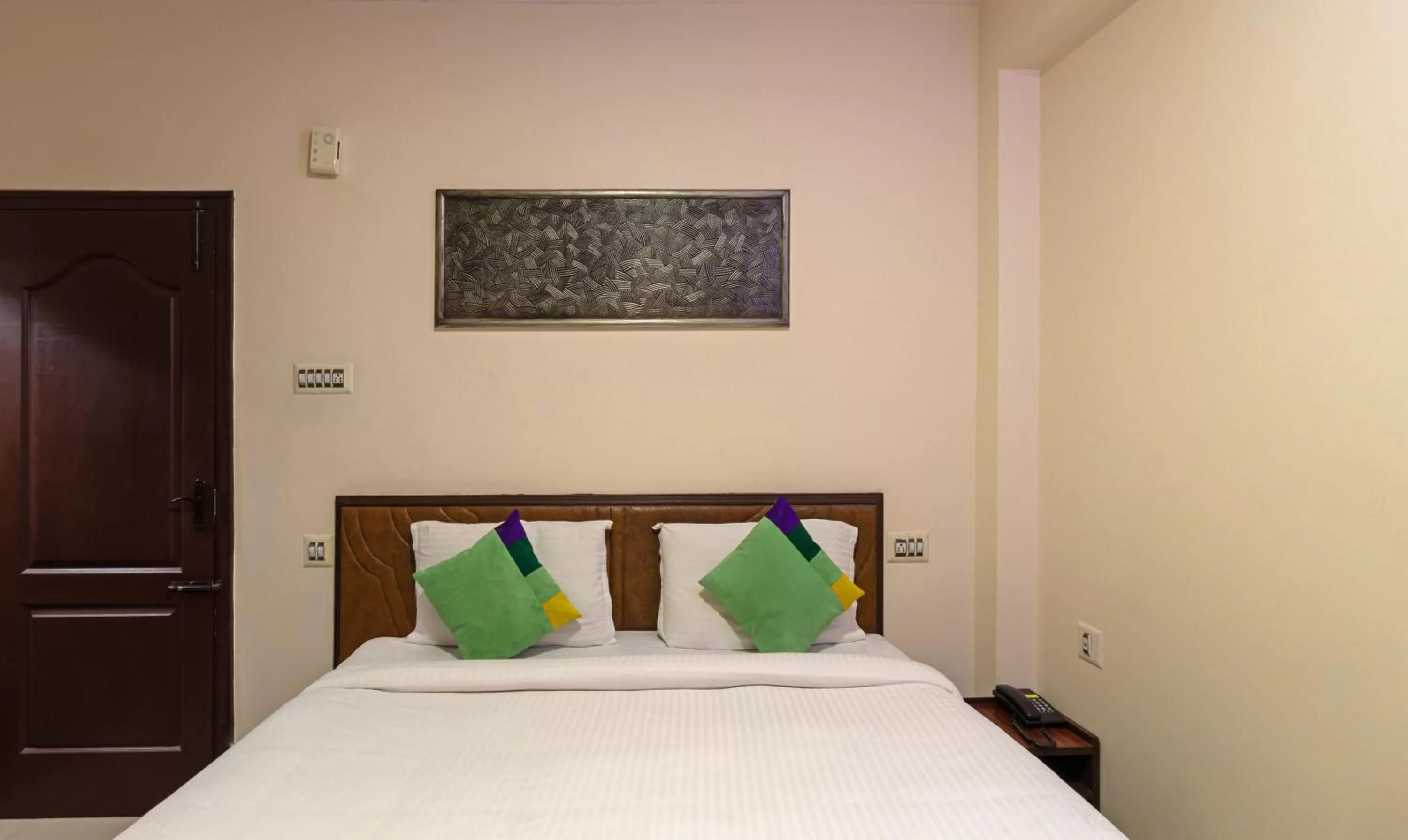 Bedroom, Bed in Treebo Kodai Kings Park, 650 M From Kodai Lake