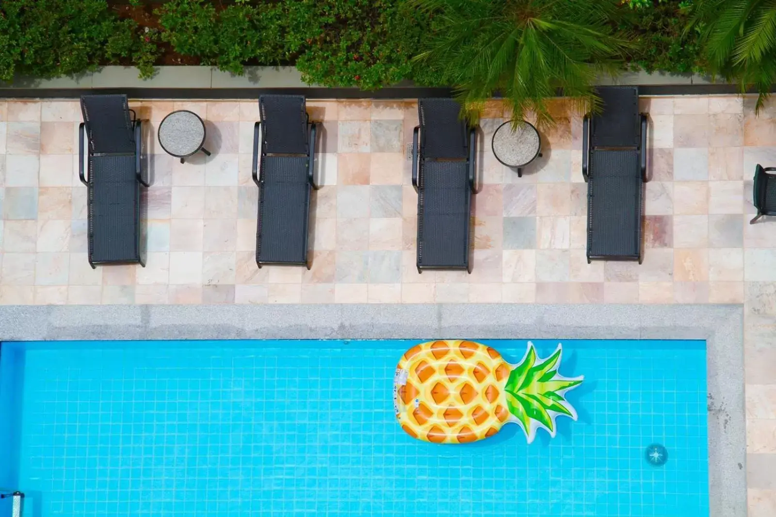 Swimming pool in Max Savassi Apart Service Swimming pool in Max Savassi Apart Service