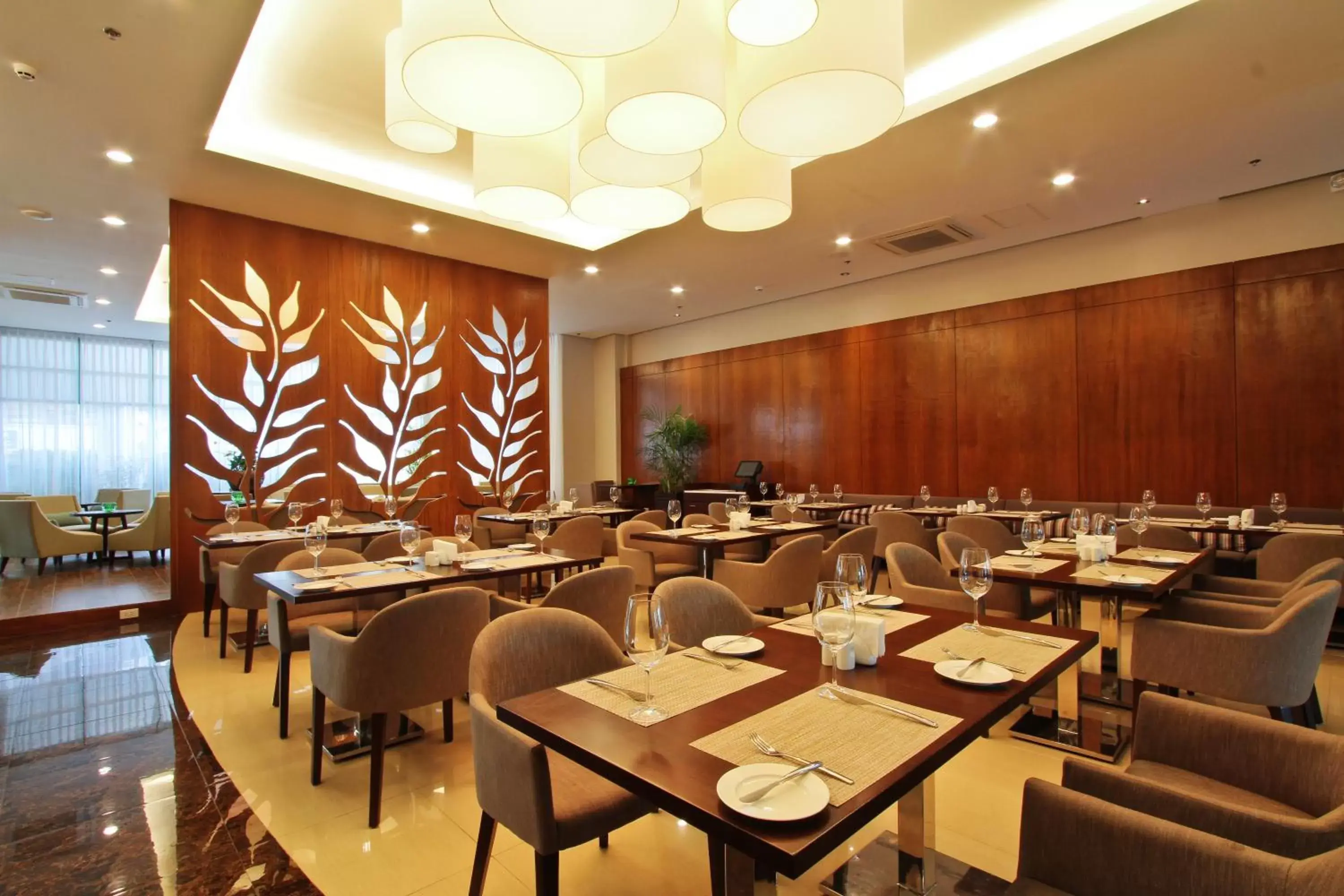 Restaurant/Places to Eat in The Harvest Hotel Managed by HII