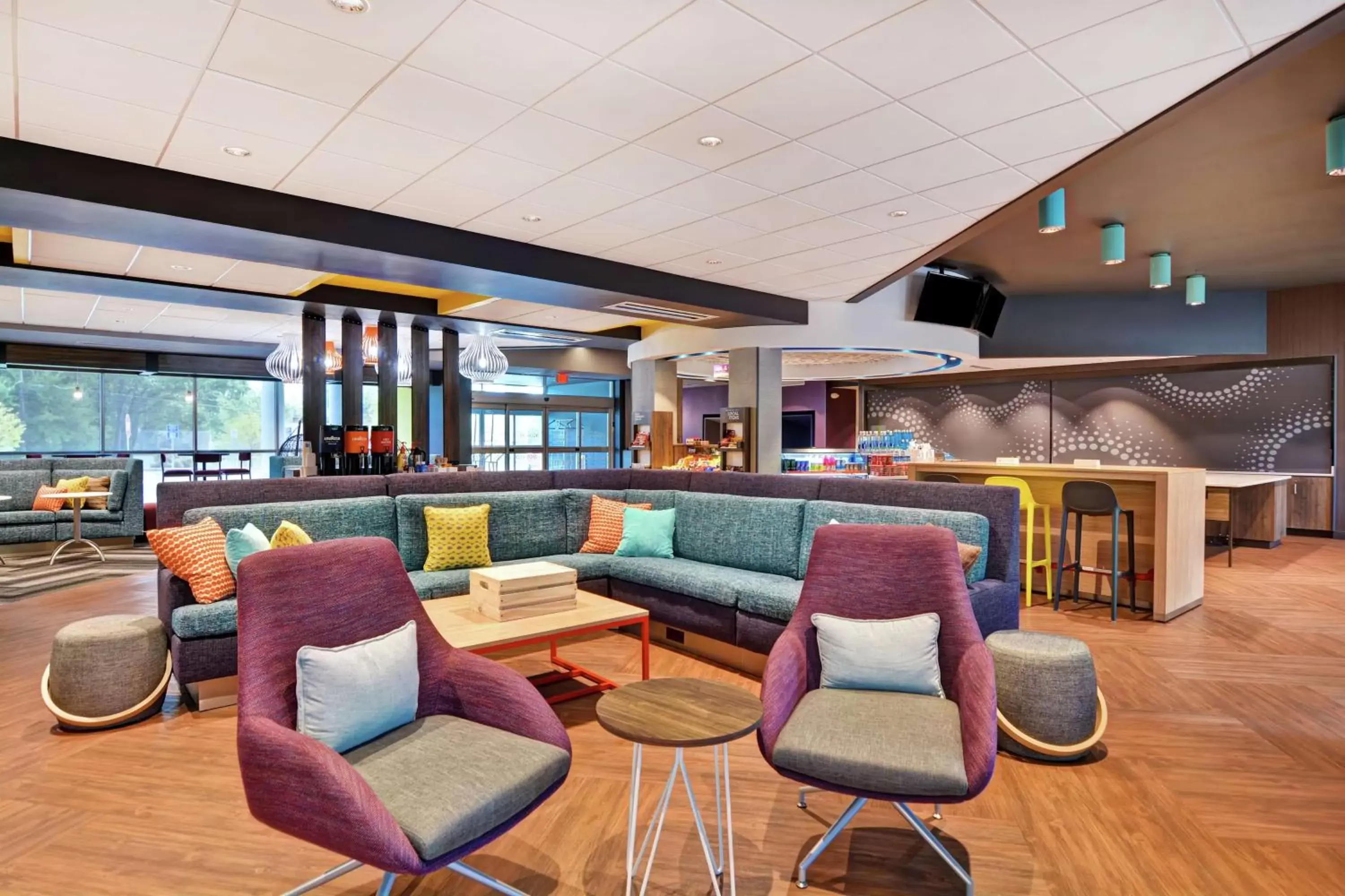 Lobby or reception, Lounge/Bar in Tru By Hilton Middletown