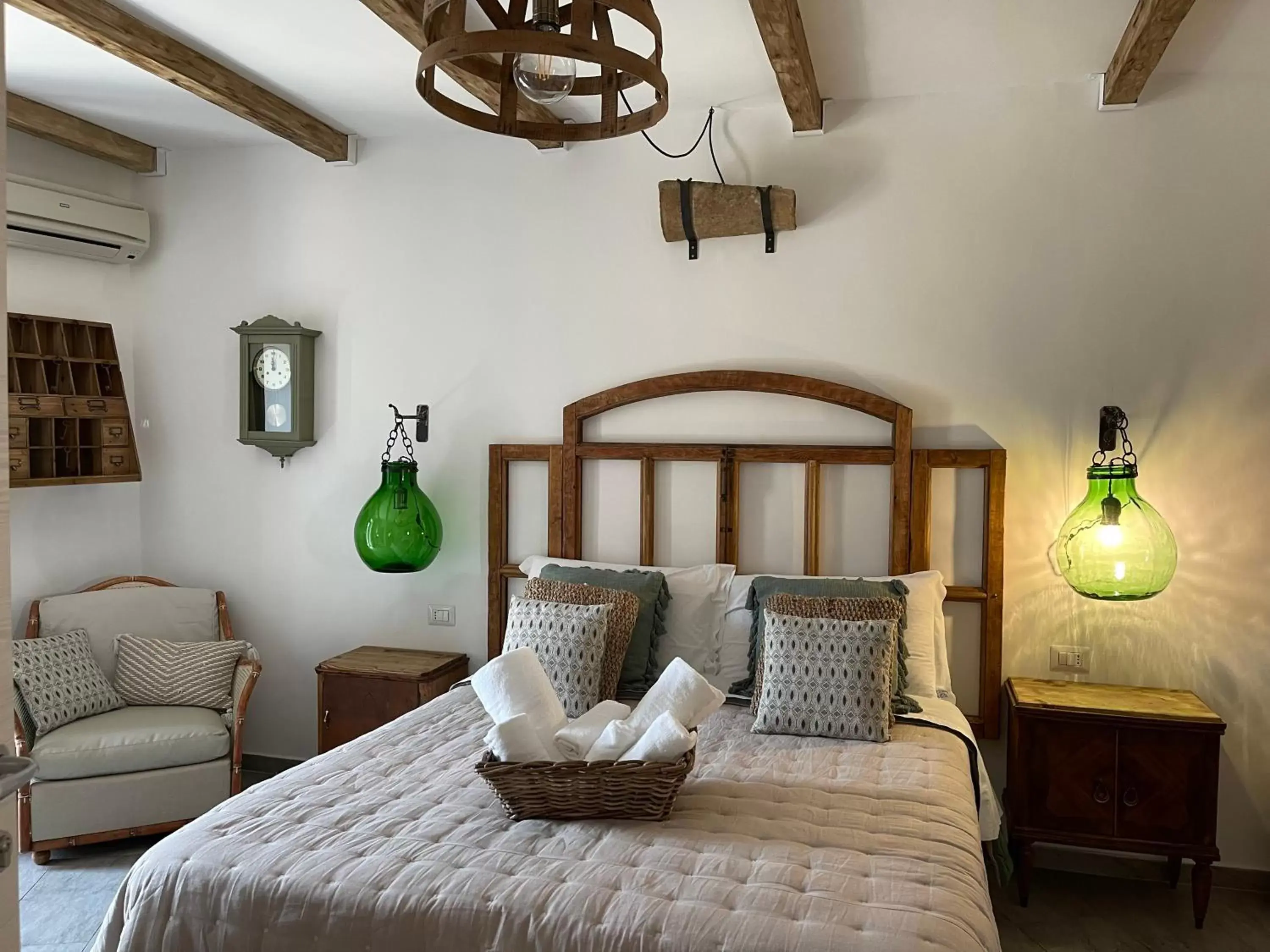 Photo of the whole room, Bed in Giardino delle Zagare