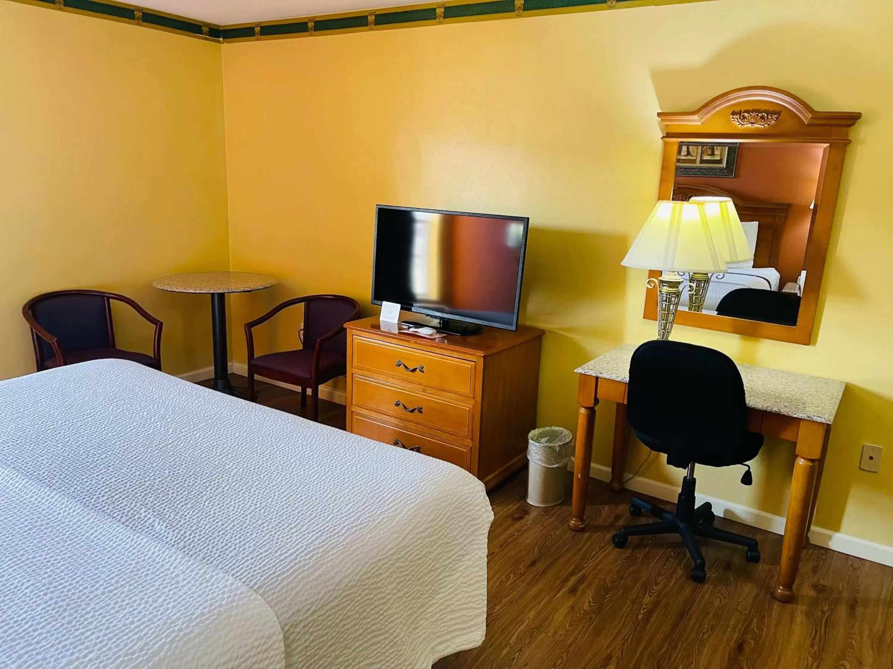 TV and multimedia, Bed in Mountain inn & suites - Dunlap TN TV and multimedia, Bed in Mountain inn & suites - Dunlap TN