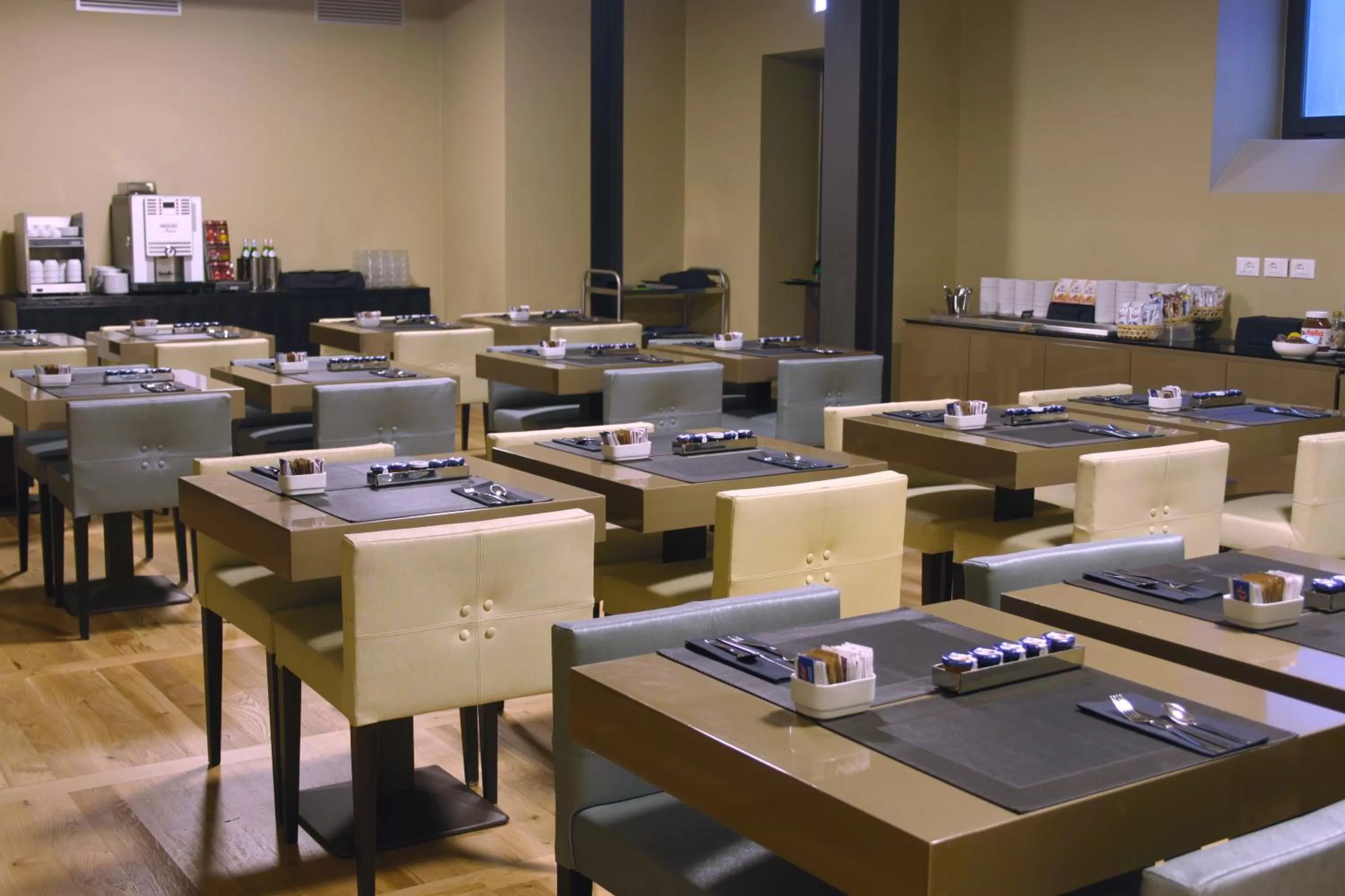 Restaurant/places to eat in c-hotels Joy