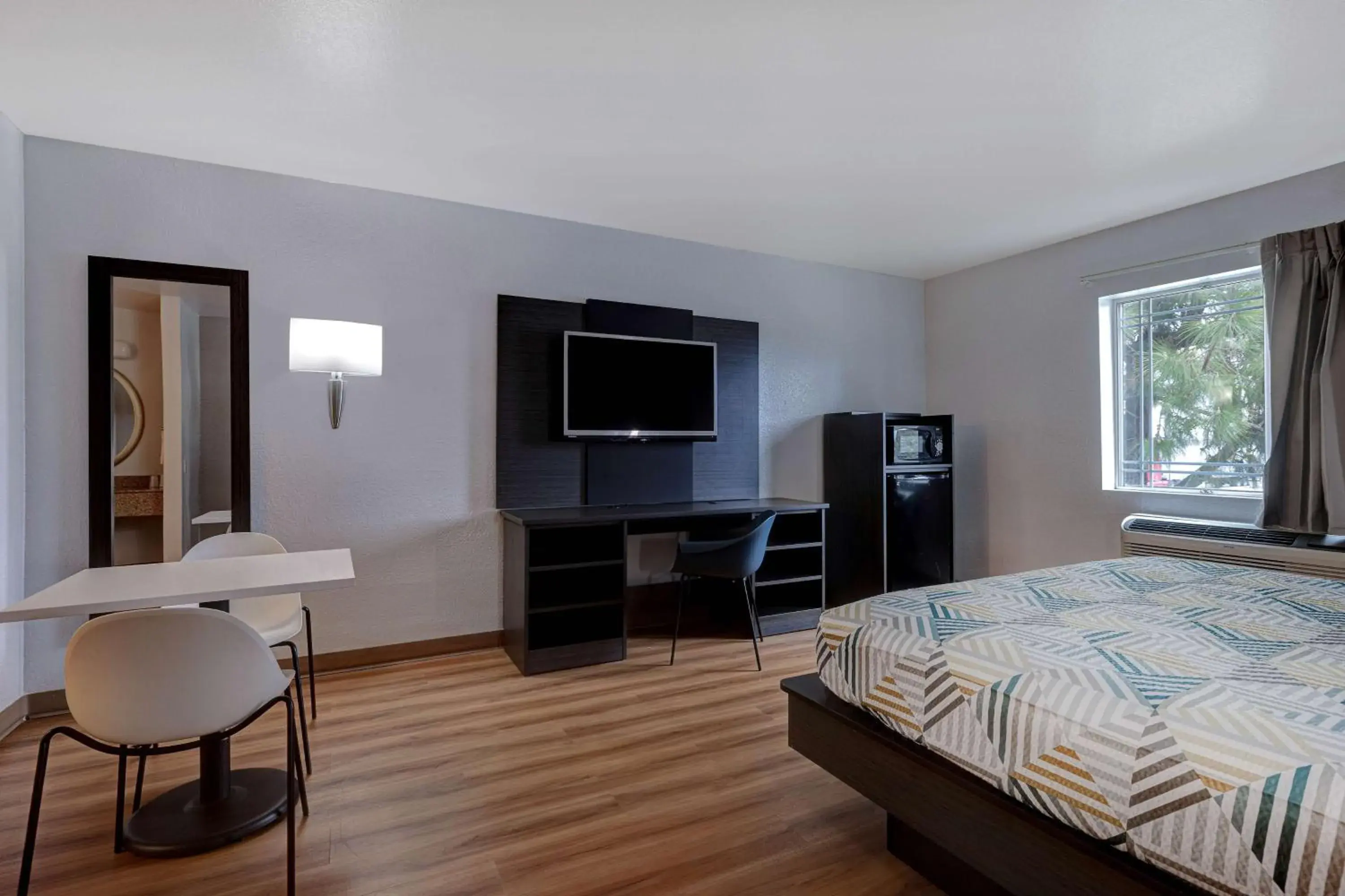 Photo of the whole room, TV/Entertainment Center in Motel 6 Buttonwillow, CA Central