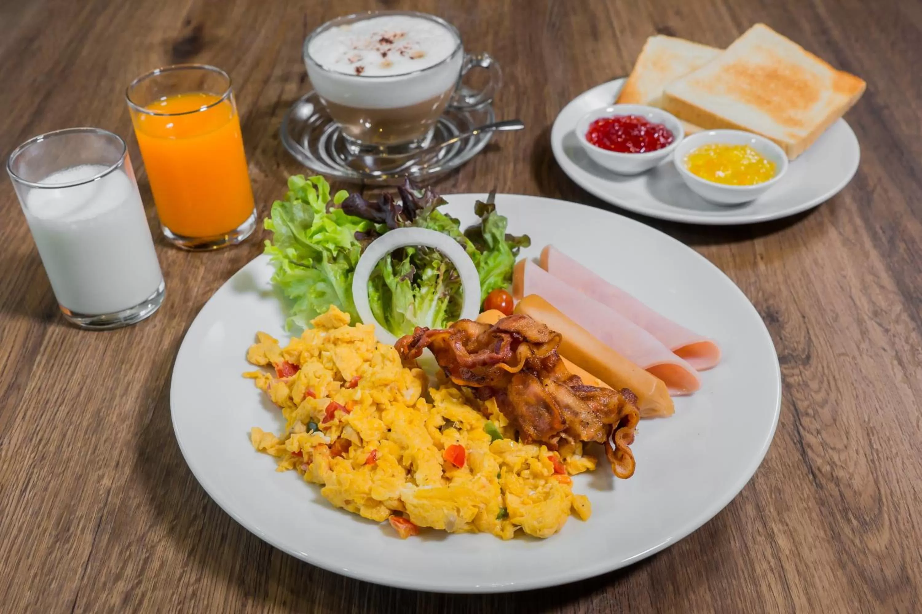 Food and drinks in XQ Pattaya Hotel