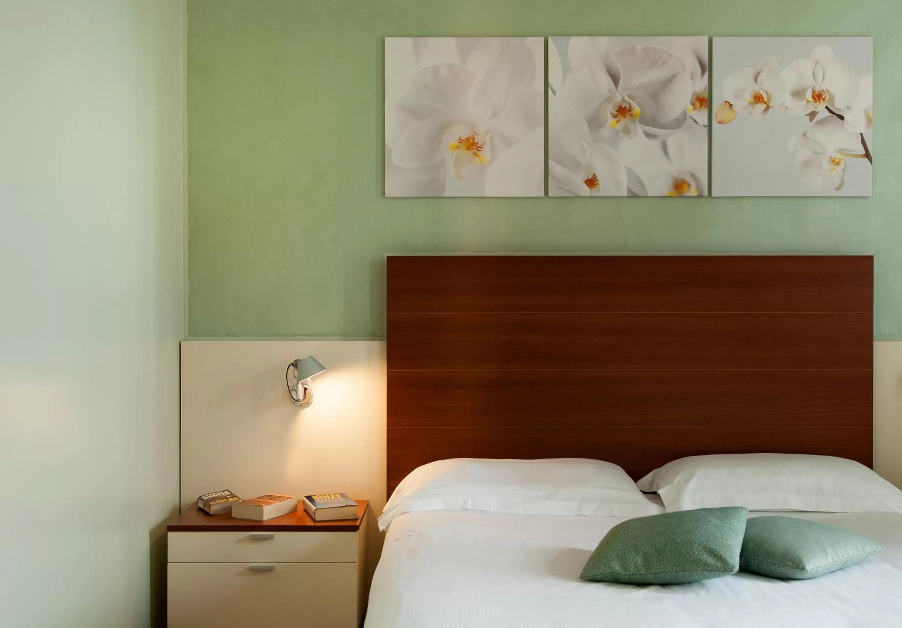 Queen Room with Balcony - Non-Smoking in Hotel Leonardo da Vinci