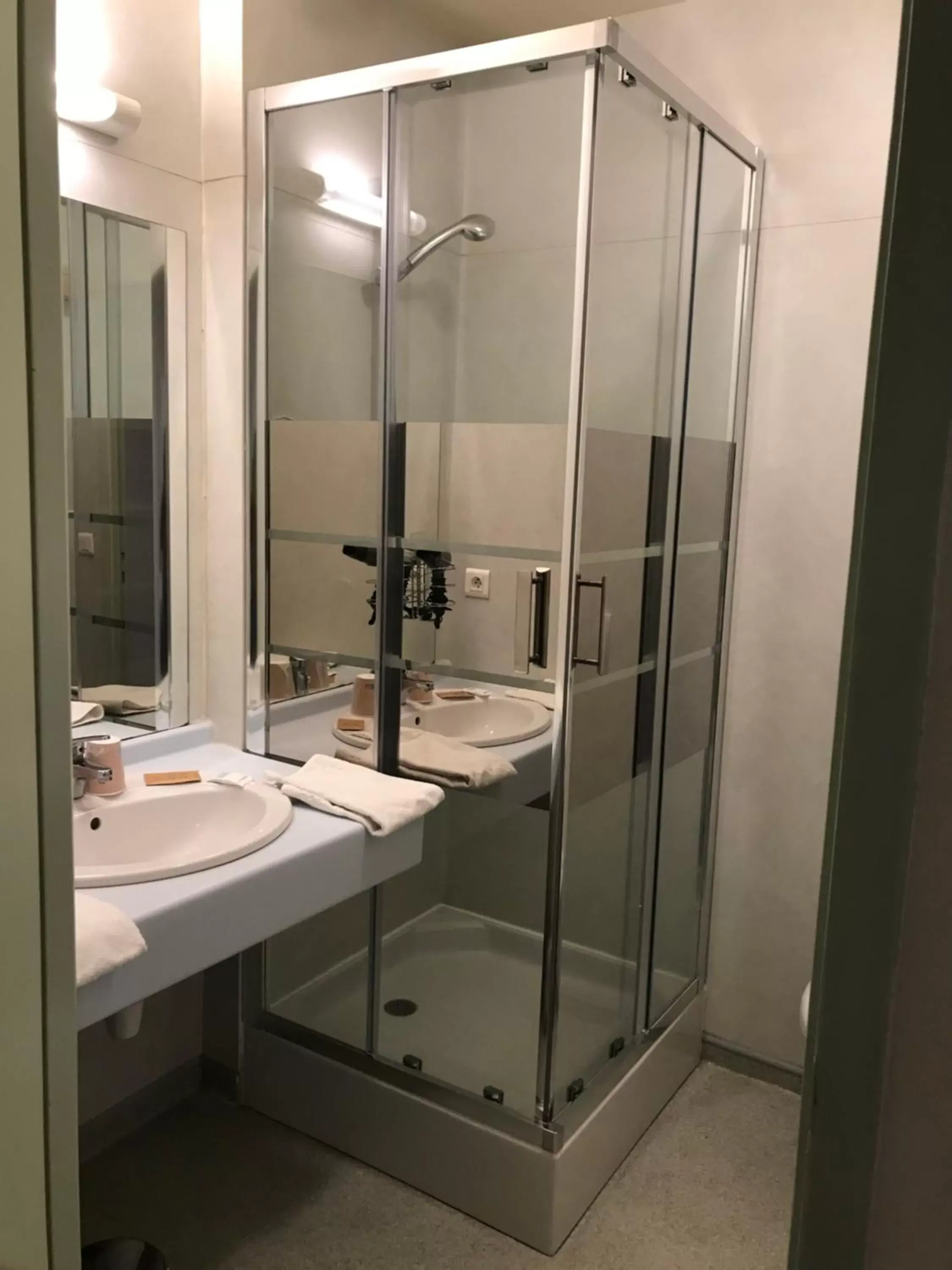 Shower, Bathroom in Abel Hôtel
