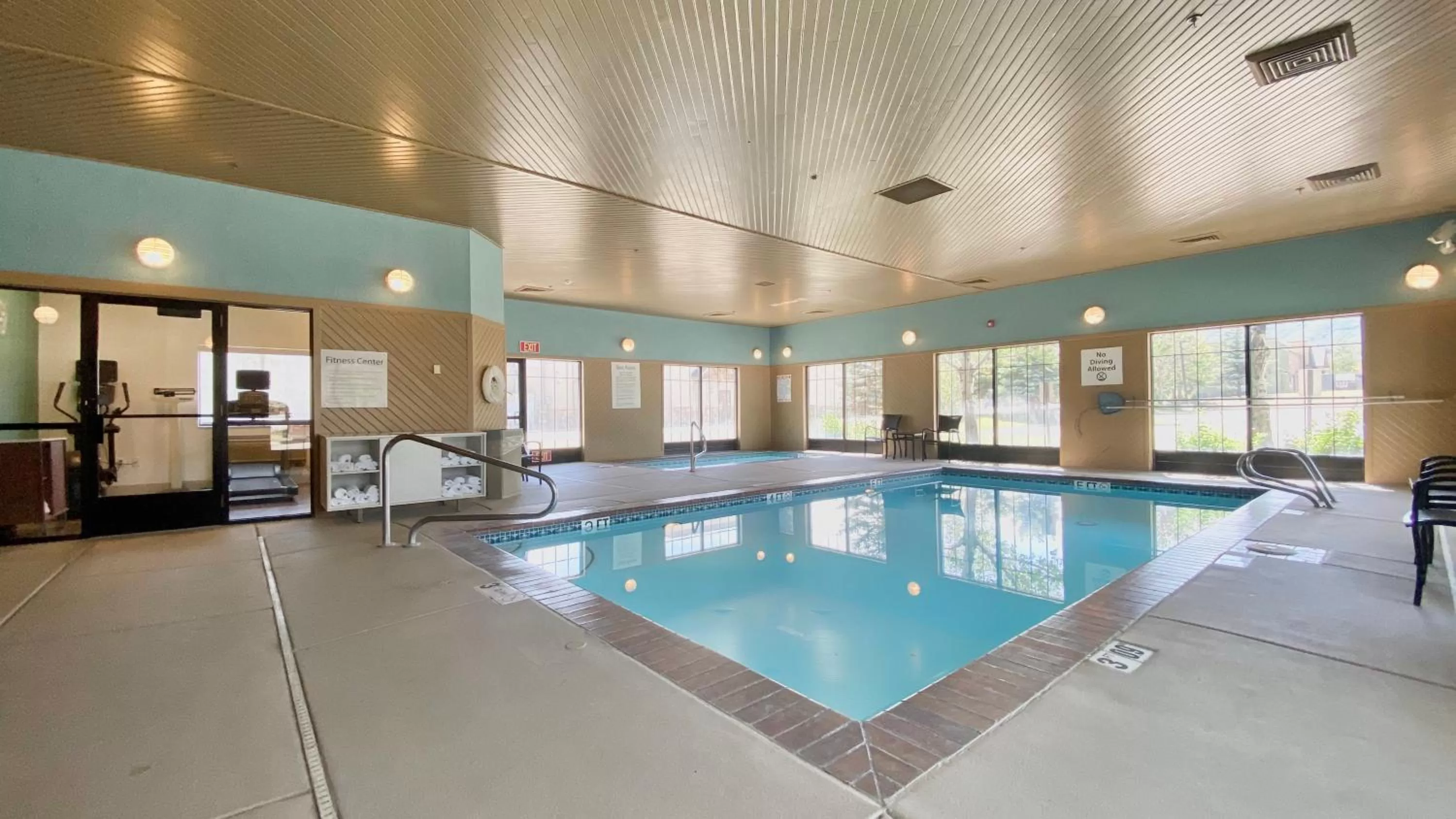 Swimming pool in Holiday Inn Express Park City by IHG