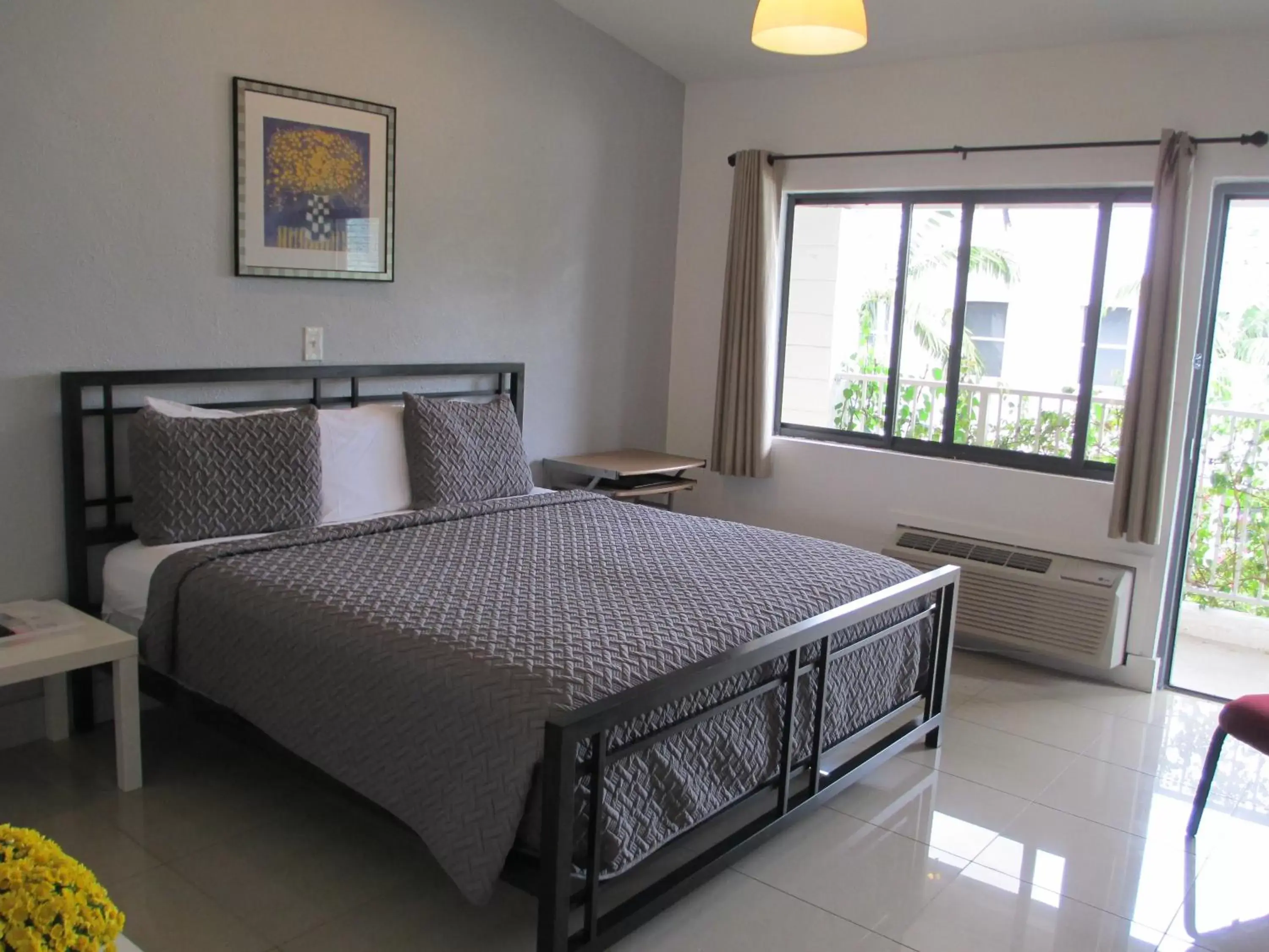 Bed, Room Photo in Shalimar Motel