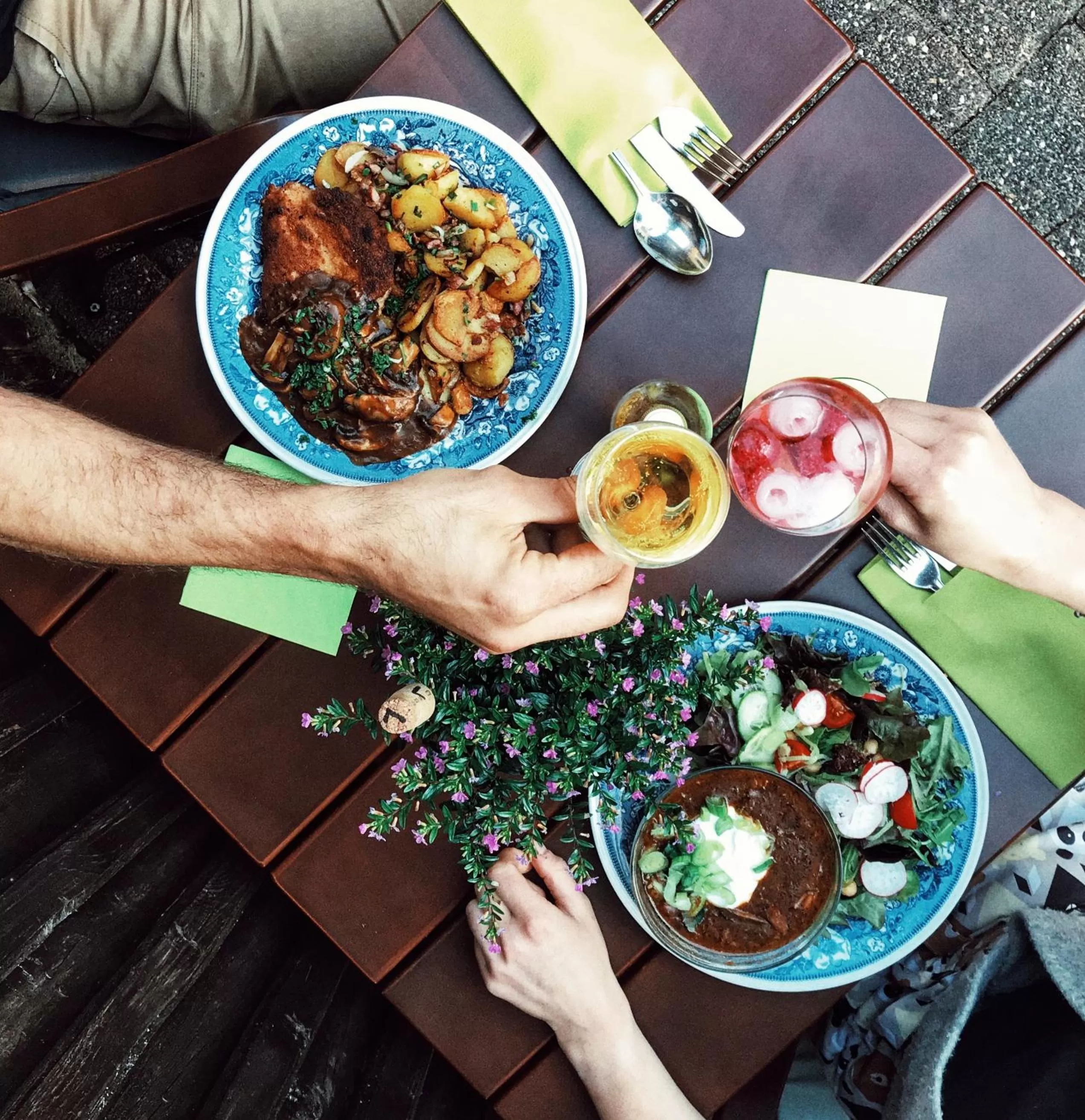 Restaurant/places to eat in Hotel & Weinhaus Zum Schwarzen Bären