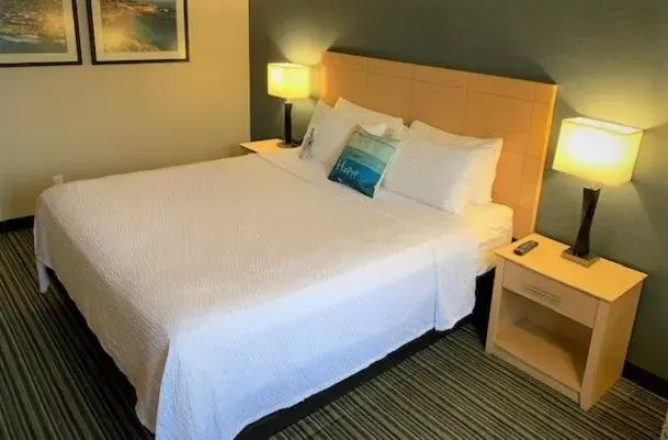 Bed in Inn by the Sea, La Jolla