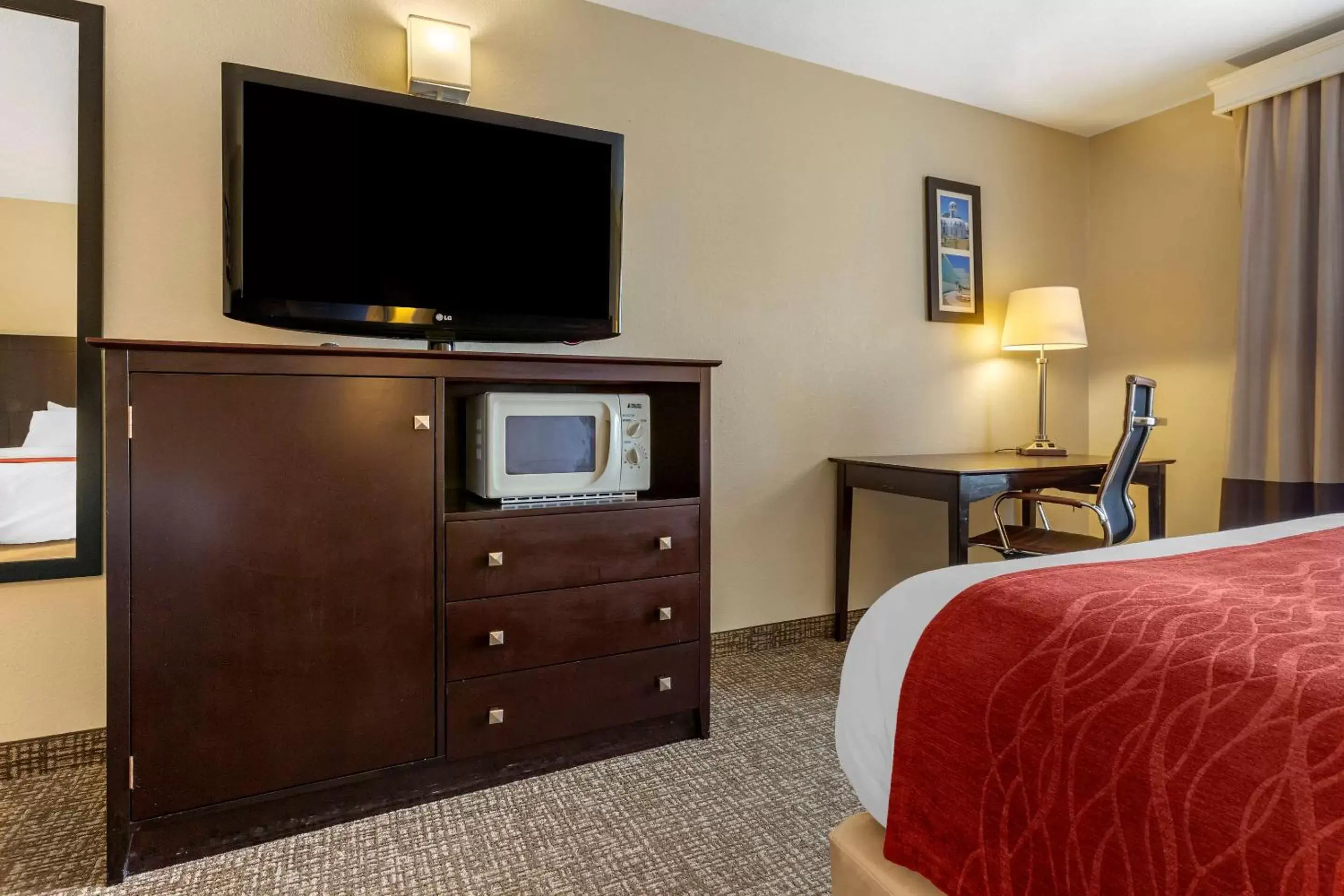 Photo of the whole room, TV/Entertainment Center in Comfort Inn & Suites North Tucson Marana