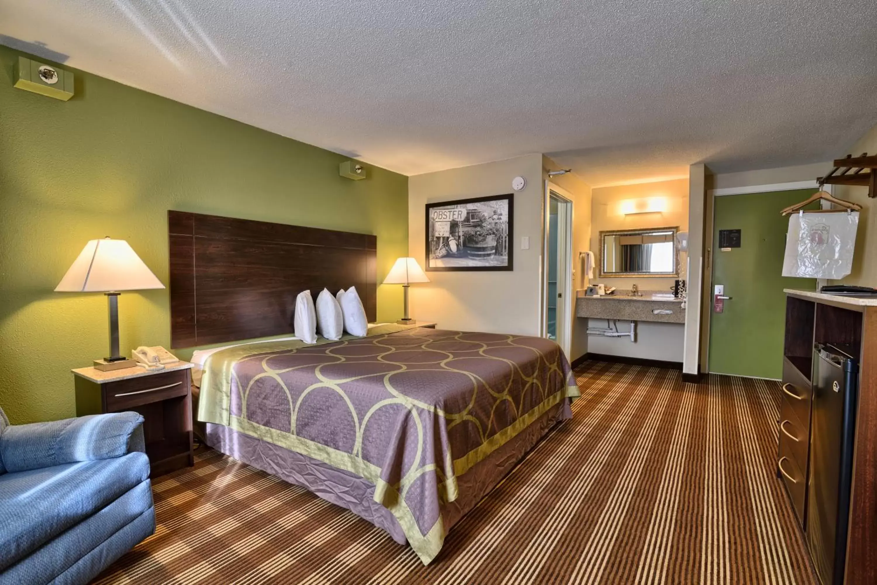 Photo of the whole room, Bed in Super 8 by Wyndham Bangor