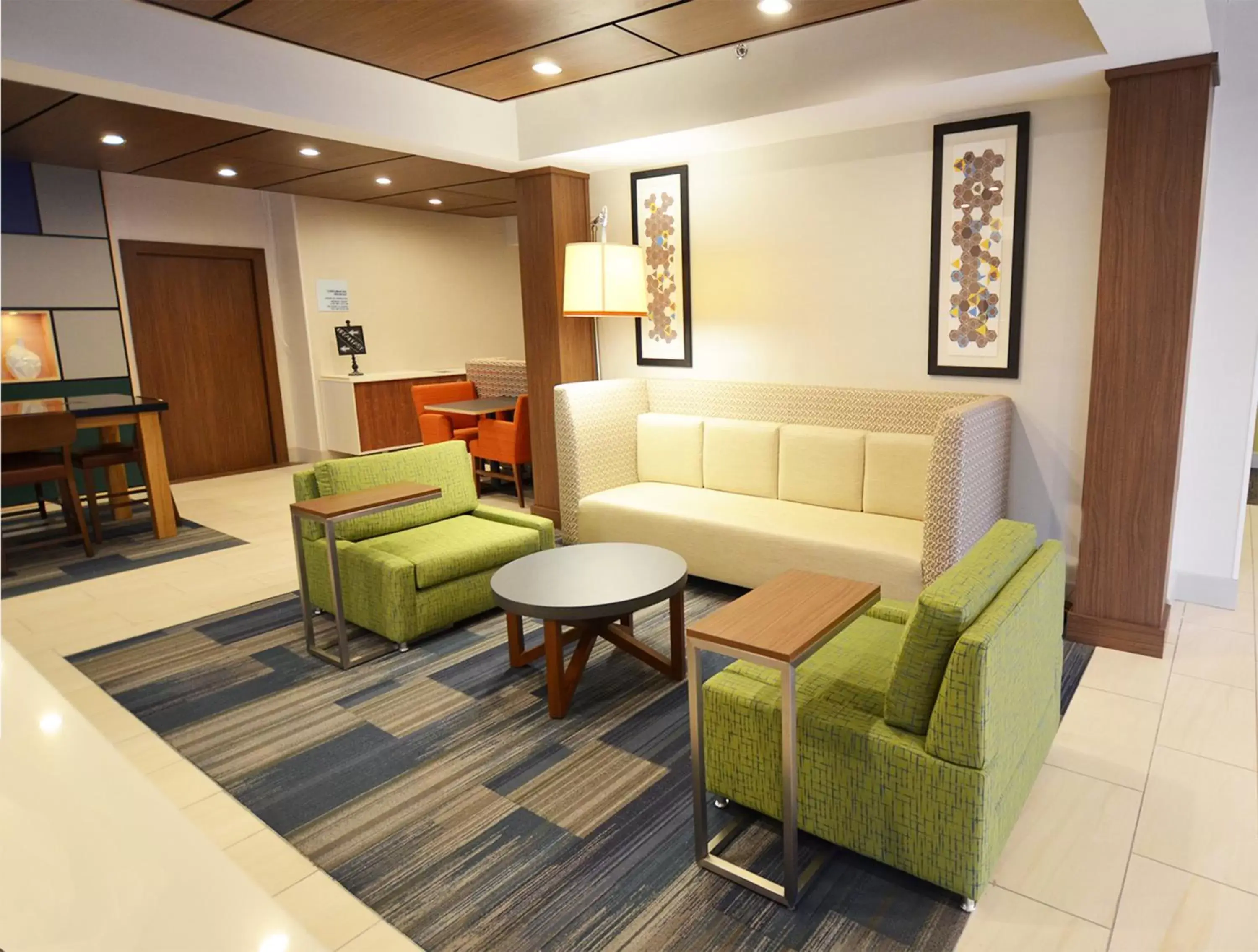 Fitness centre/facilities, Seating Area in Holiday Inn Express Pittsburgh-Bridgeville, an IHG Hotel