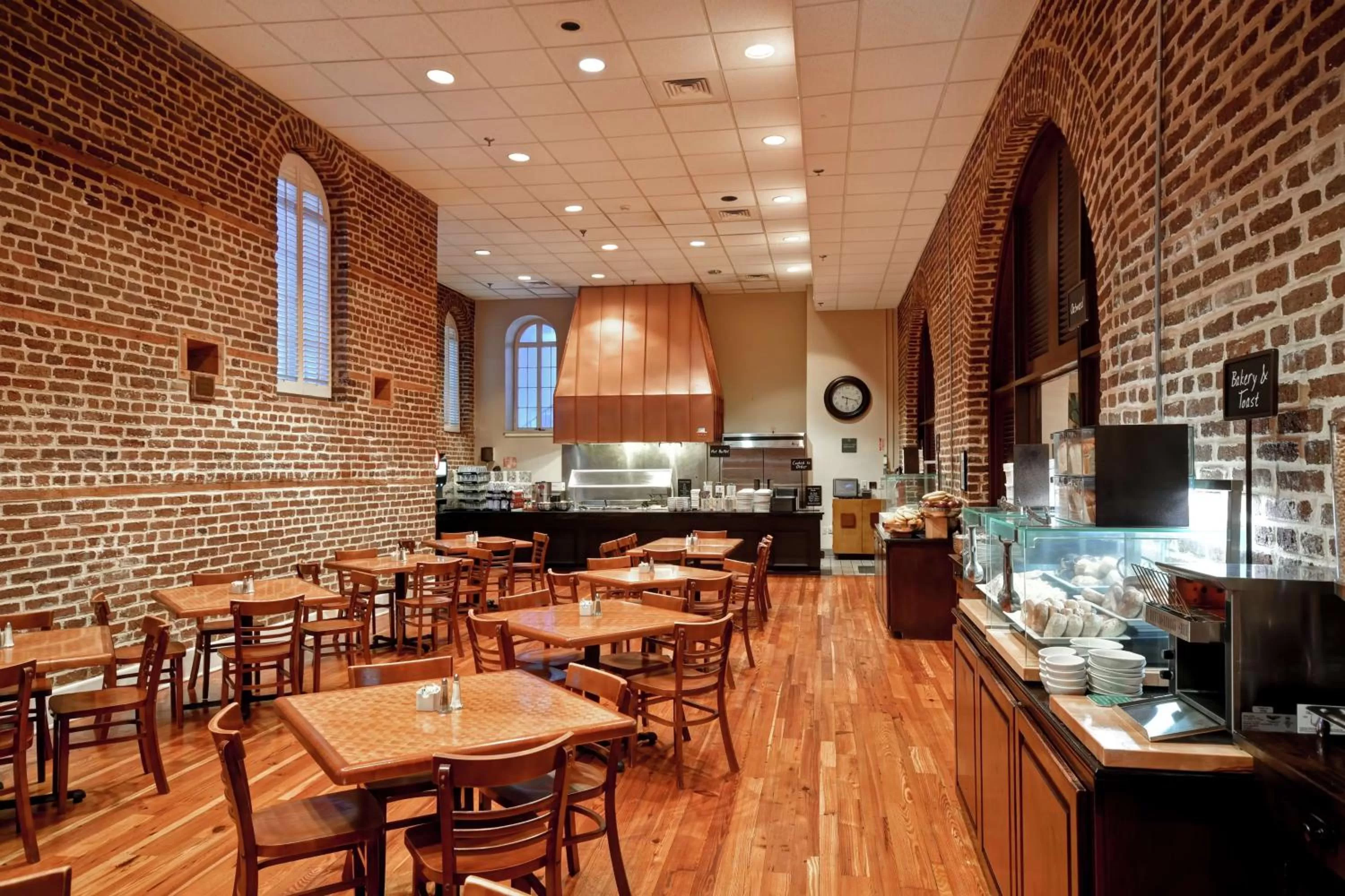 Restaurant/places to eat in Embassy Suites Charleston - Historic District
