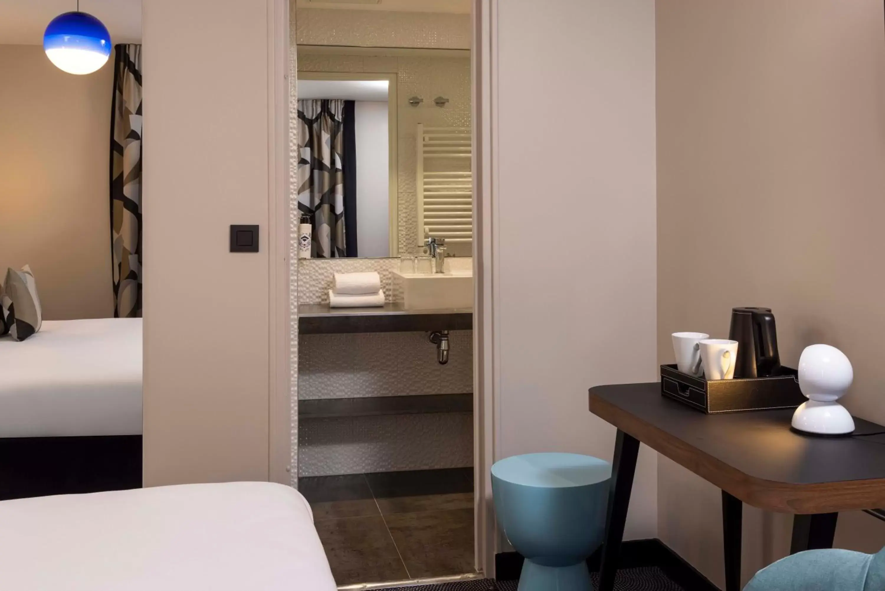 Photo of the whole room, Bathroom in Hôtel Regina Opéra Grands Boulevards