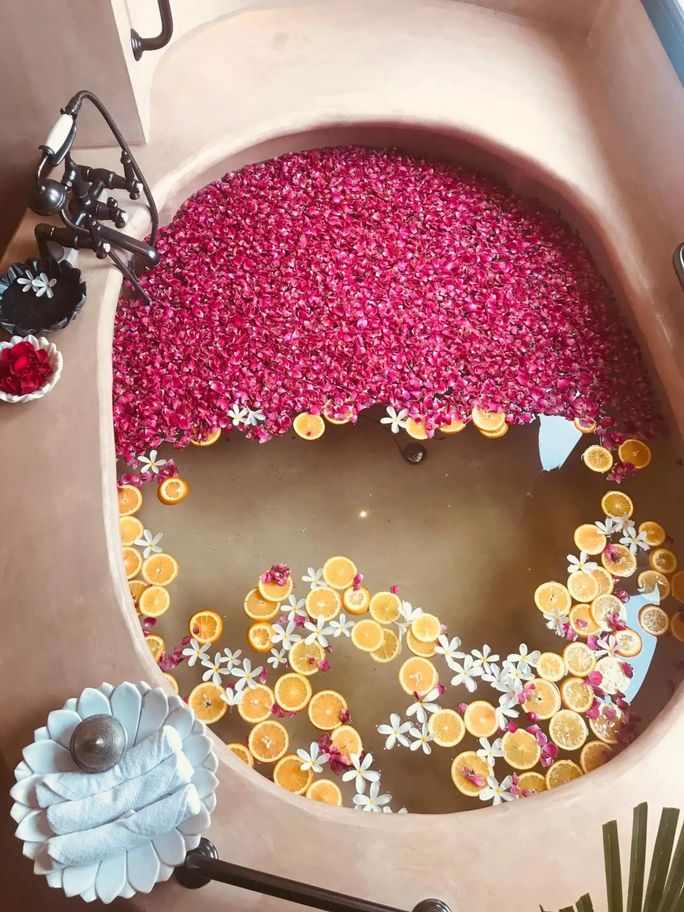 Bathroom in Fairmont Jaipur