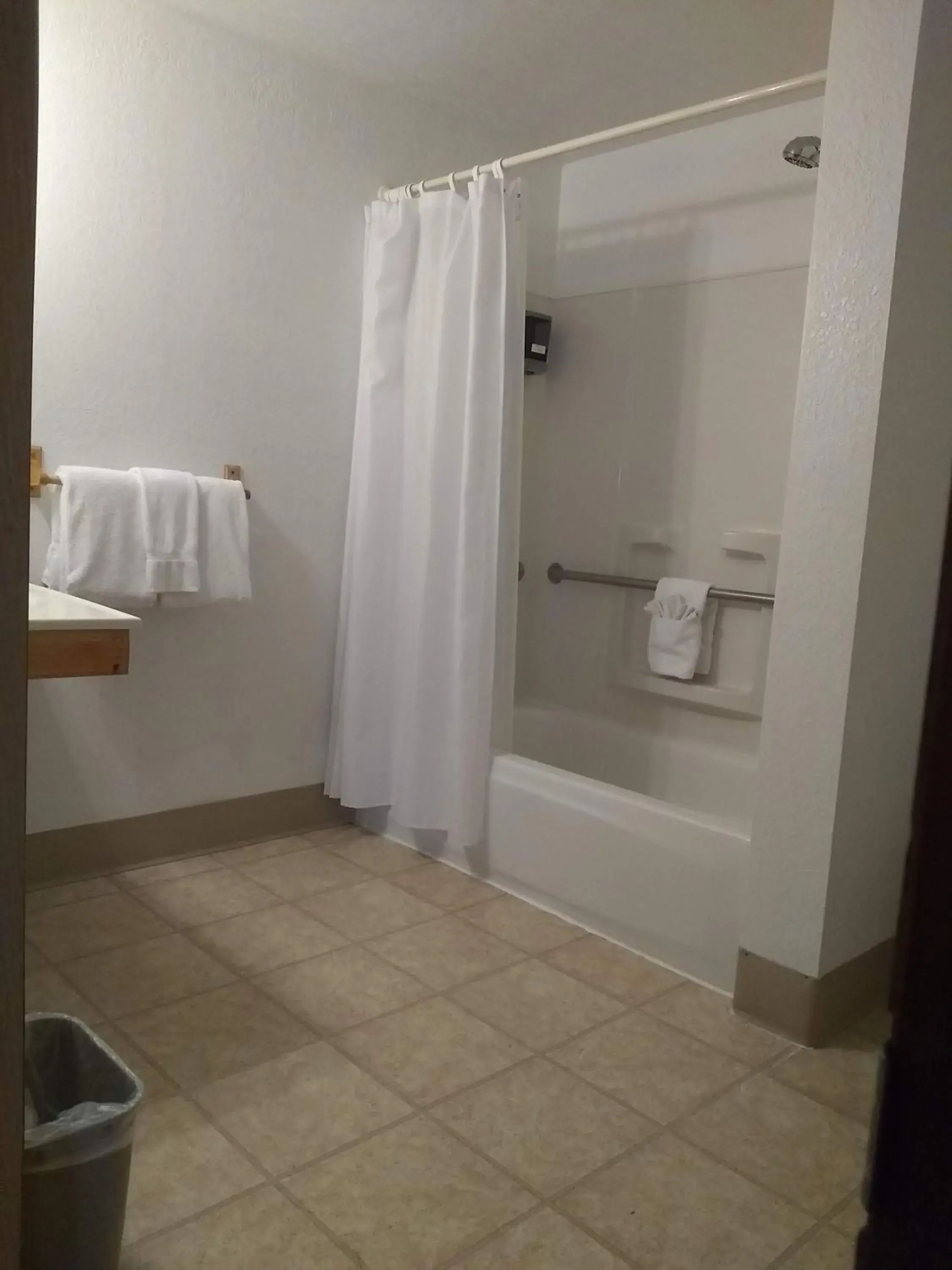 Shower, Bathroom in The Orca Inn