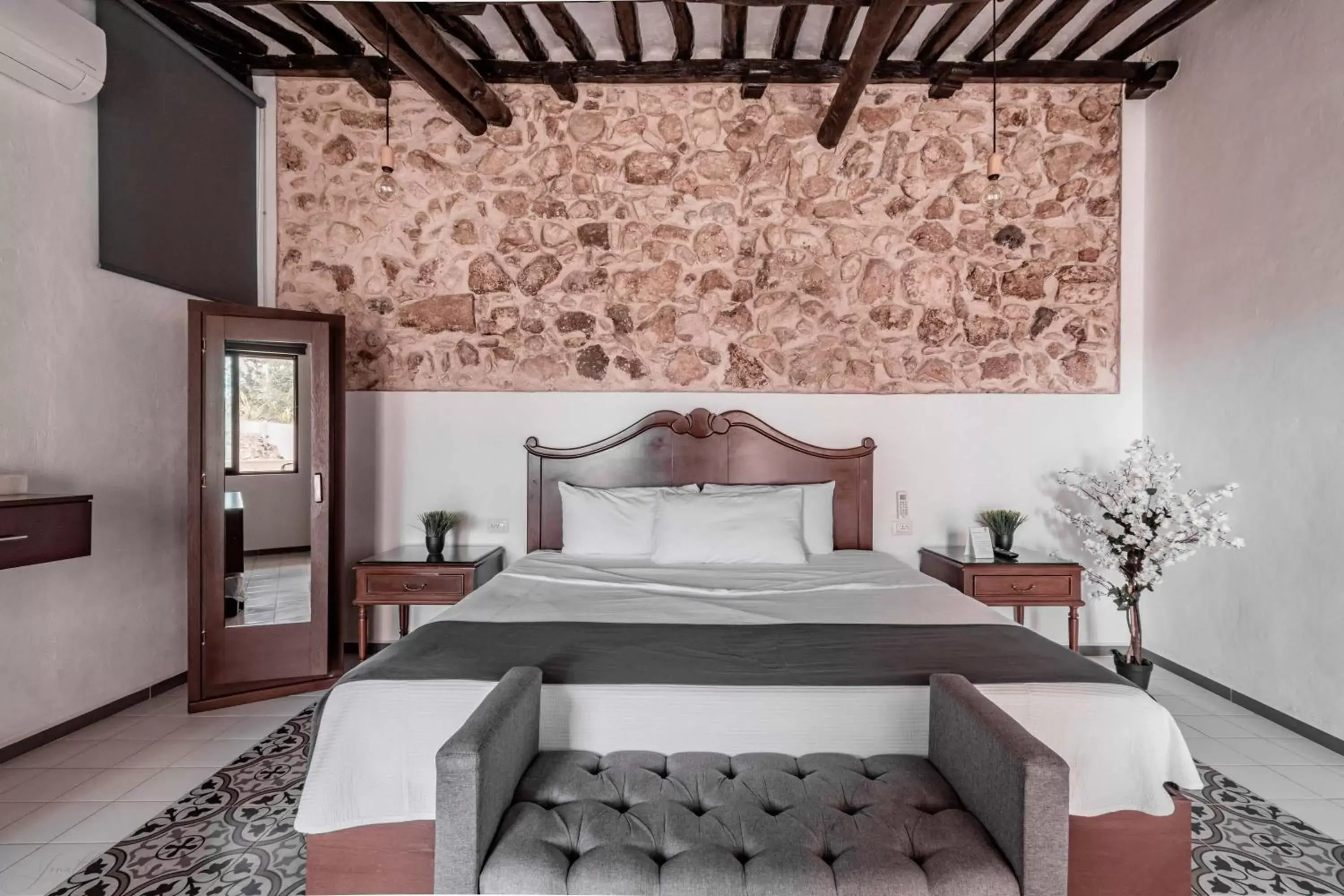 Bed in Hotel Colonial Zaci by GuruHotel