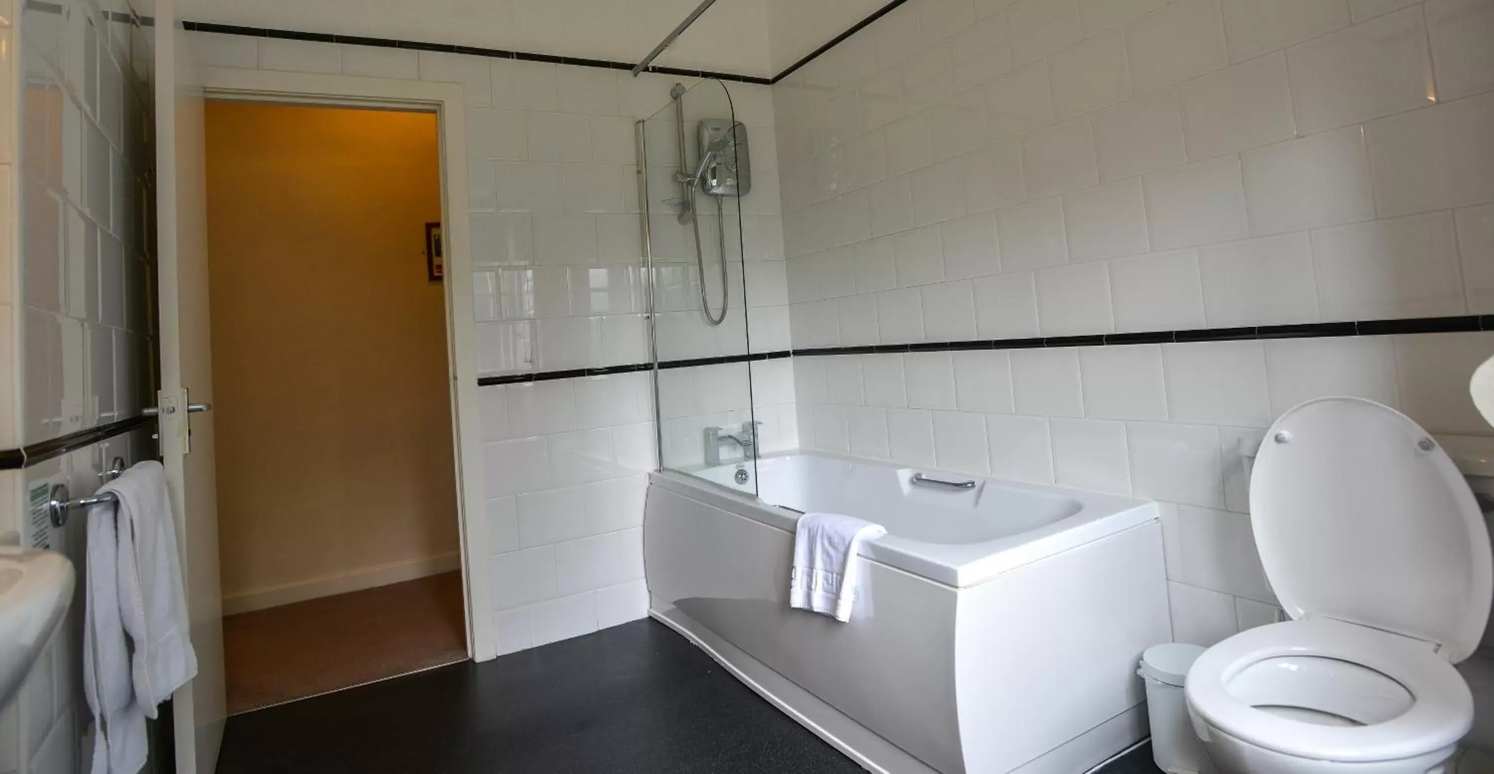 Toilet, Bathroom in Steeton Hall Hotel & Restaurant