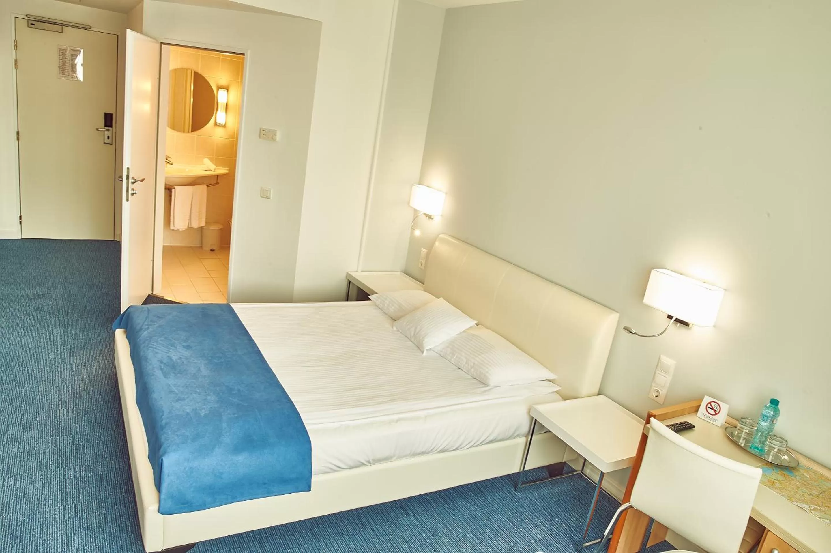 Bedroom, Bed in Continental Forum Bucuresti Palatul Parlamentului