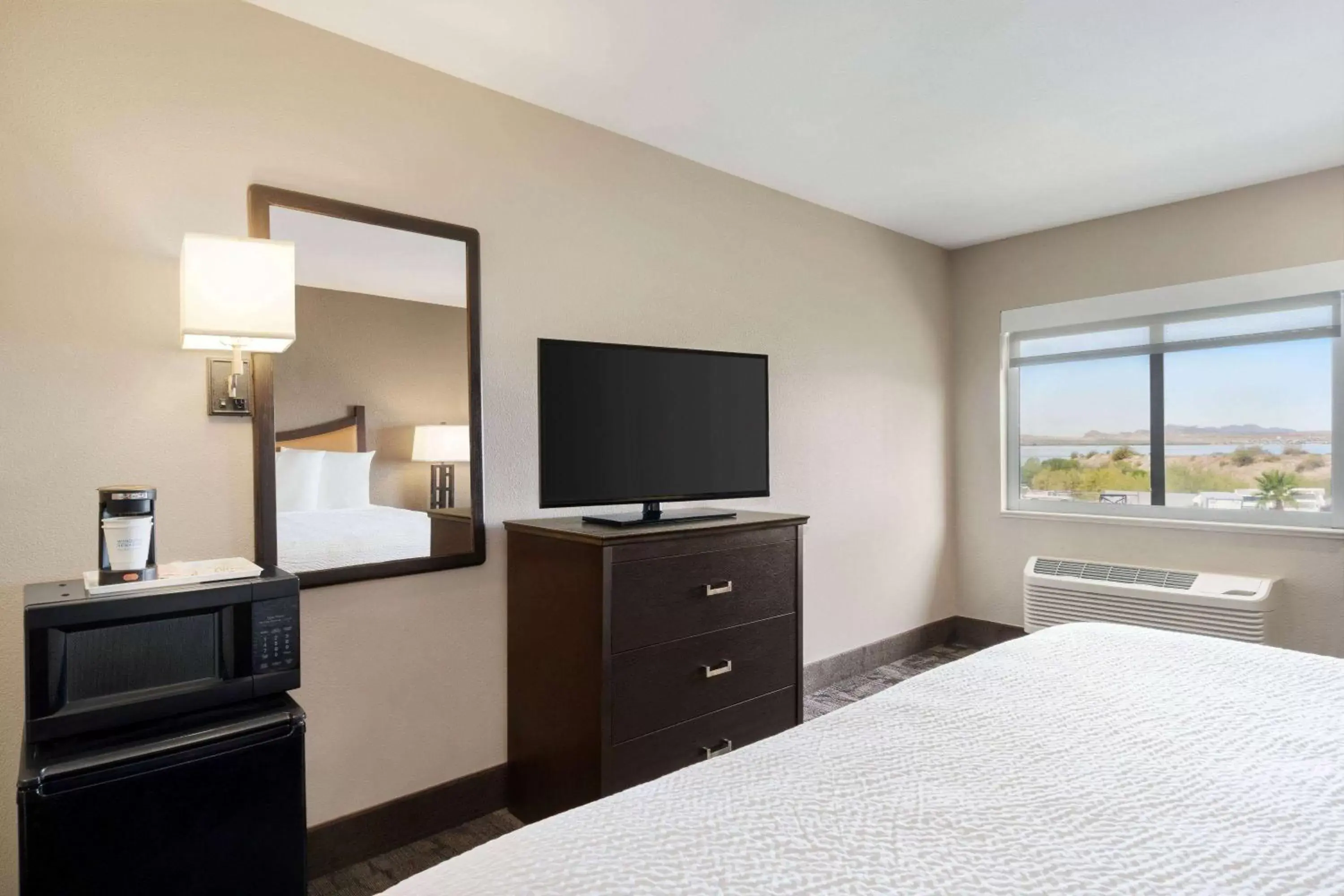 Photo of the whole room, TV/Entertainment Center in Travelodge by Wyndham Lake Havasu