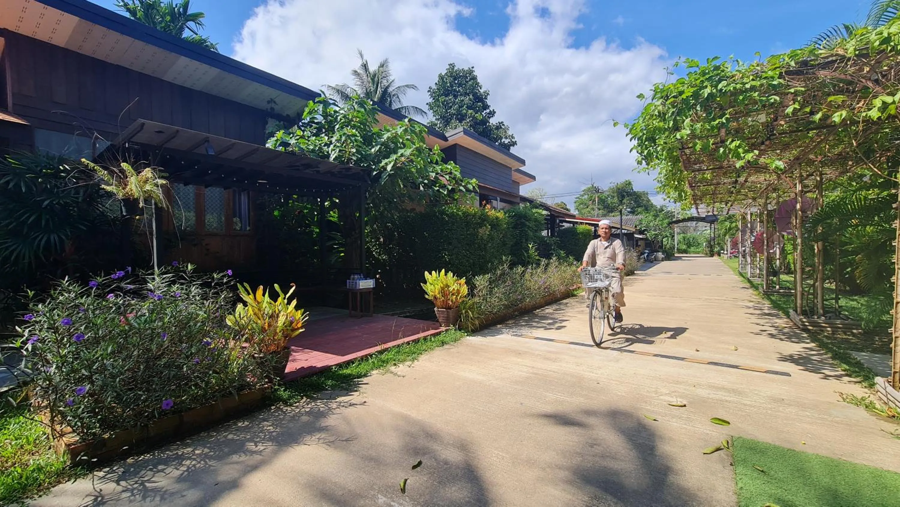 Baan Suan Rim Klong Resort