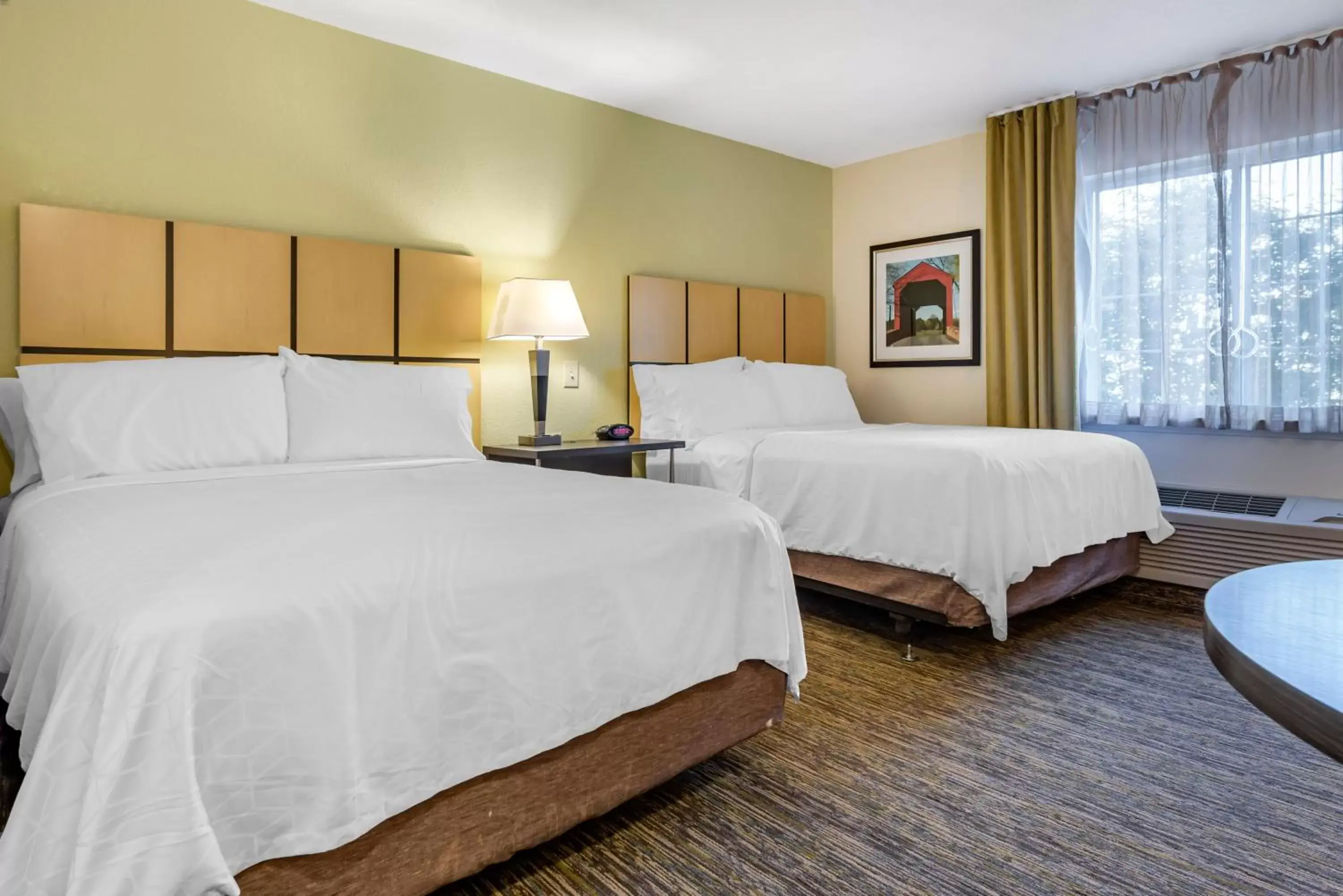 Photo of the whole room, Bed in Candlewood Suites Alabaster, an IHG Hotel