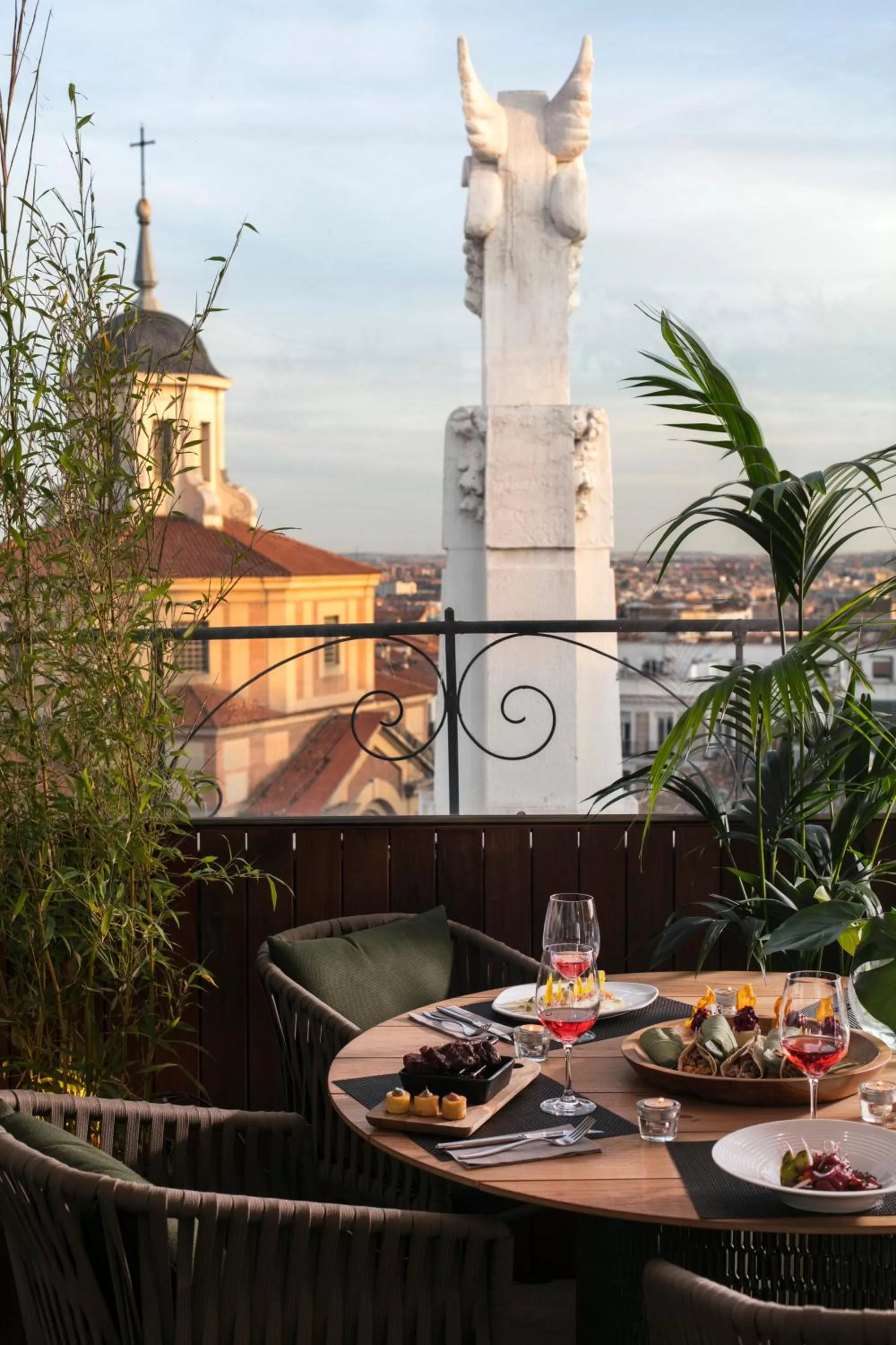 Restaurant/places to eat in ME Madrid Reina Victoria by Meliá