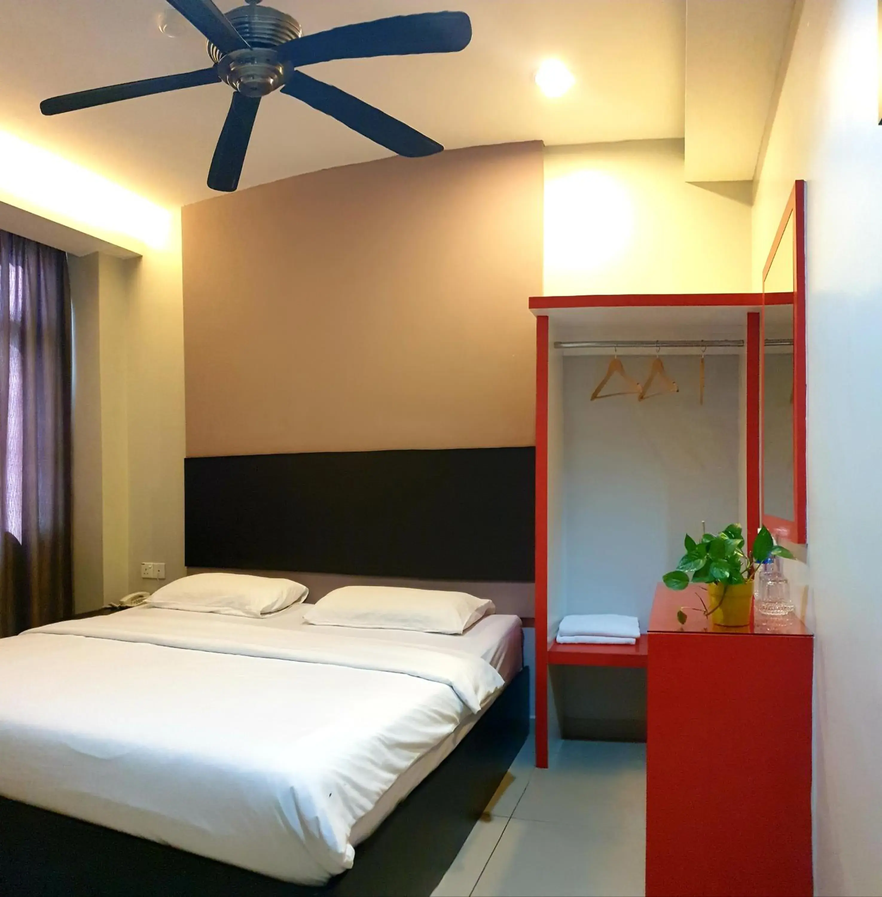 Superior King Room in Golden Court Hotel - Tun Abdul Razak Superior King Room in Golden Court Hotel - Tun Abdul Razak